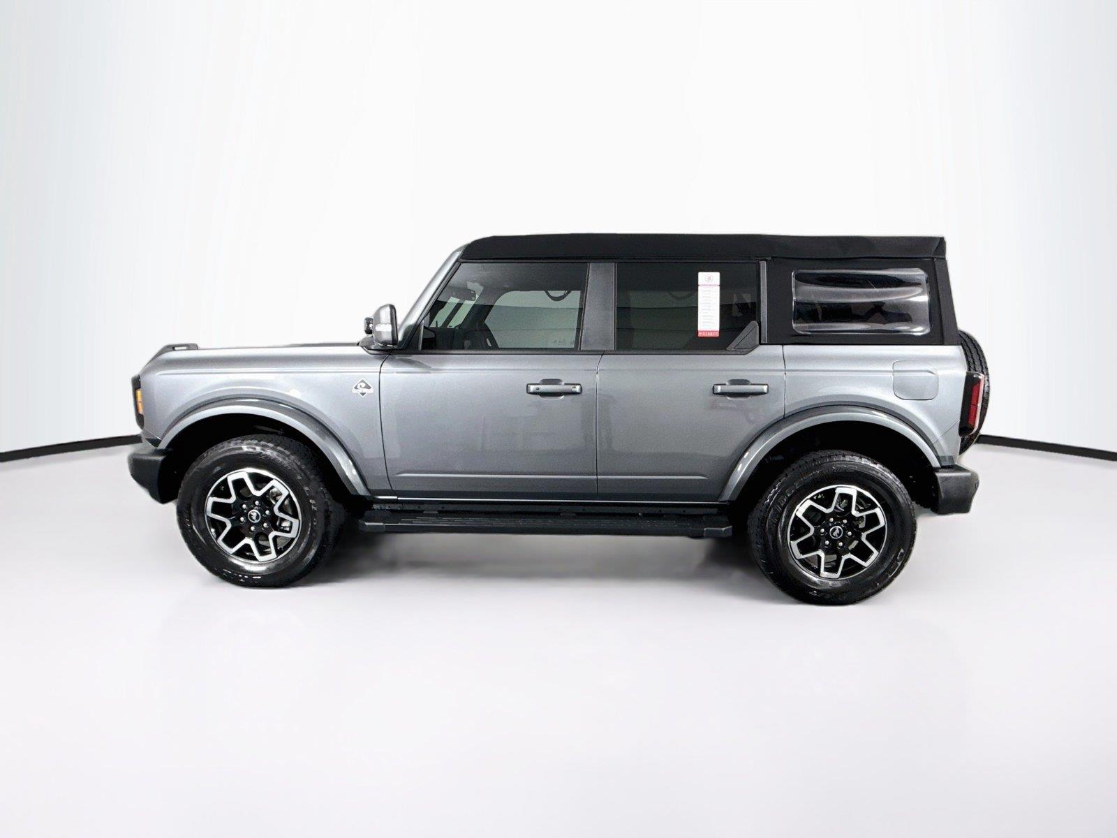 2024 Ford Bronco Outer Banks photo 13