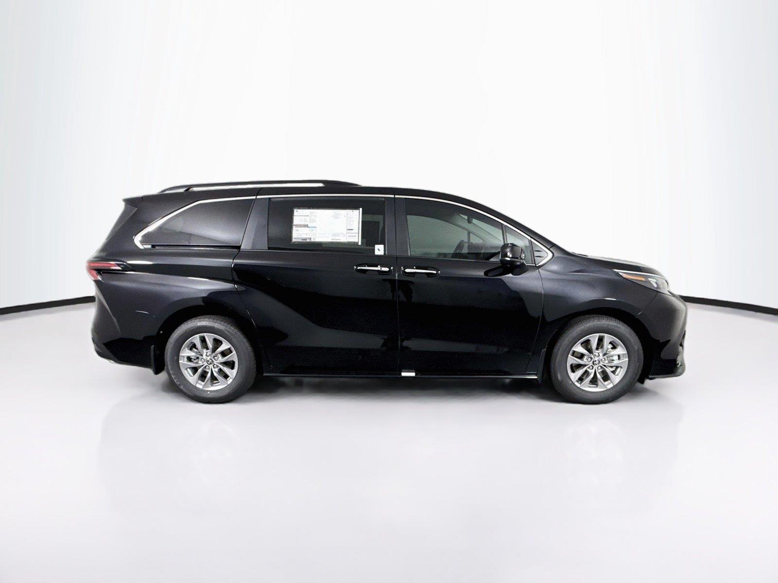 2026 Toyota Sienna XLE 8-Passenger photo 10