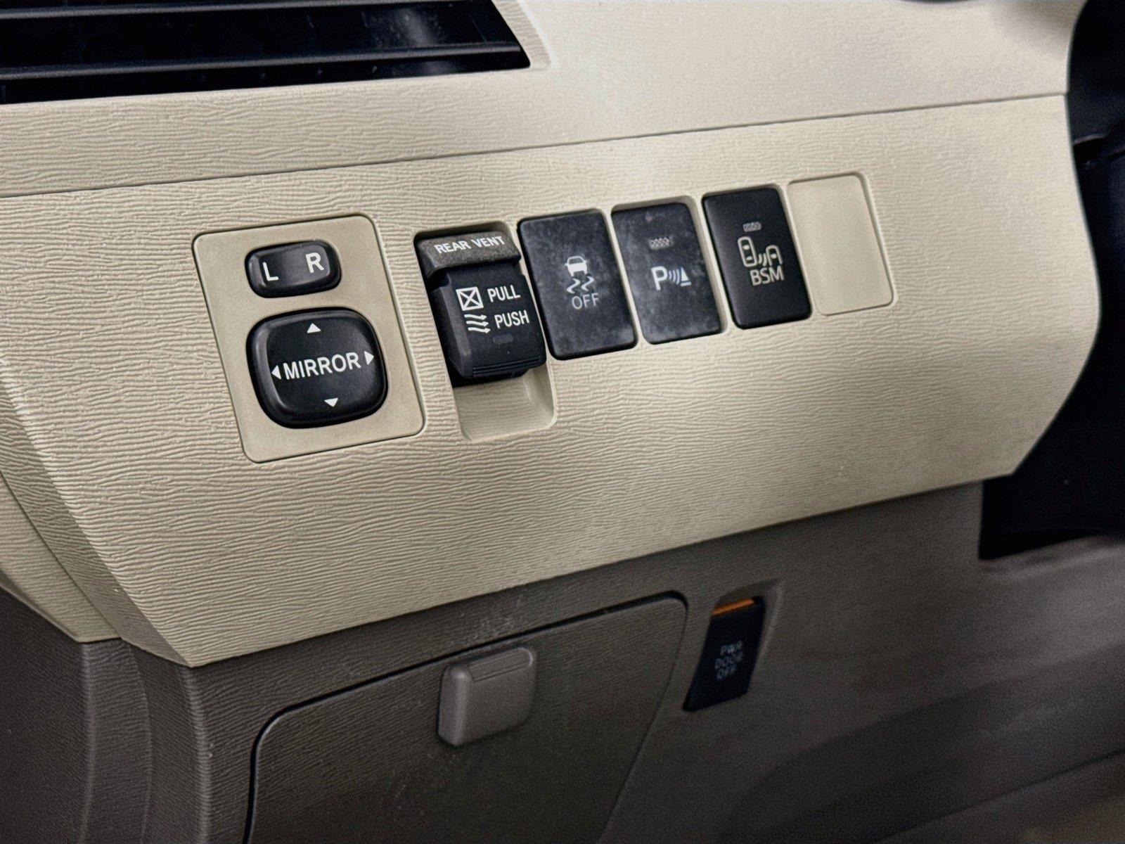 2013 Toyota Sienna XLE photo 15