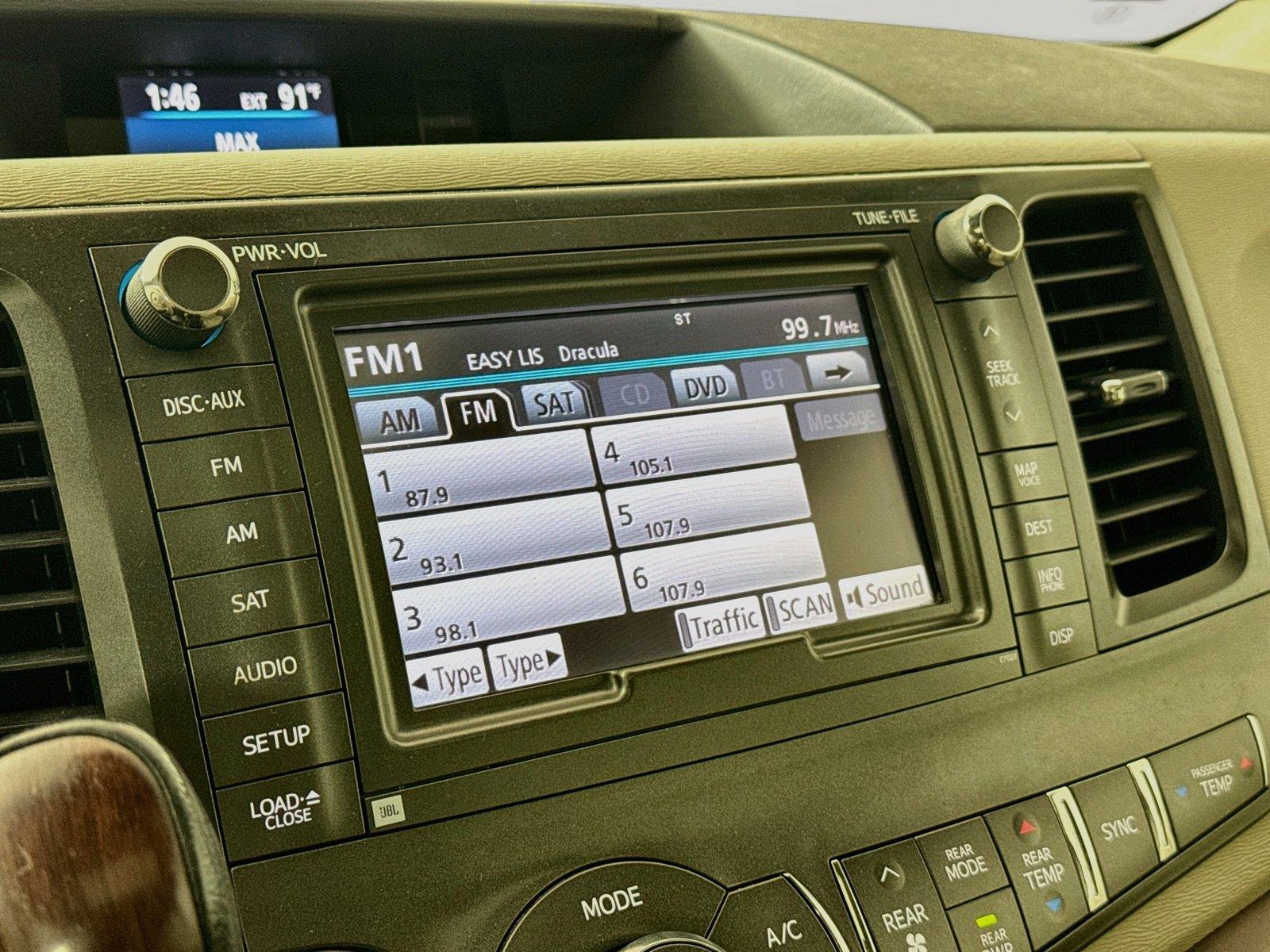2013 Toyota Sienna XLE photo 24