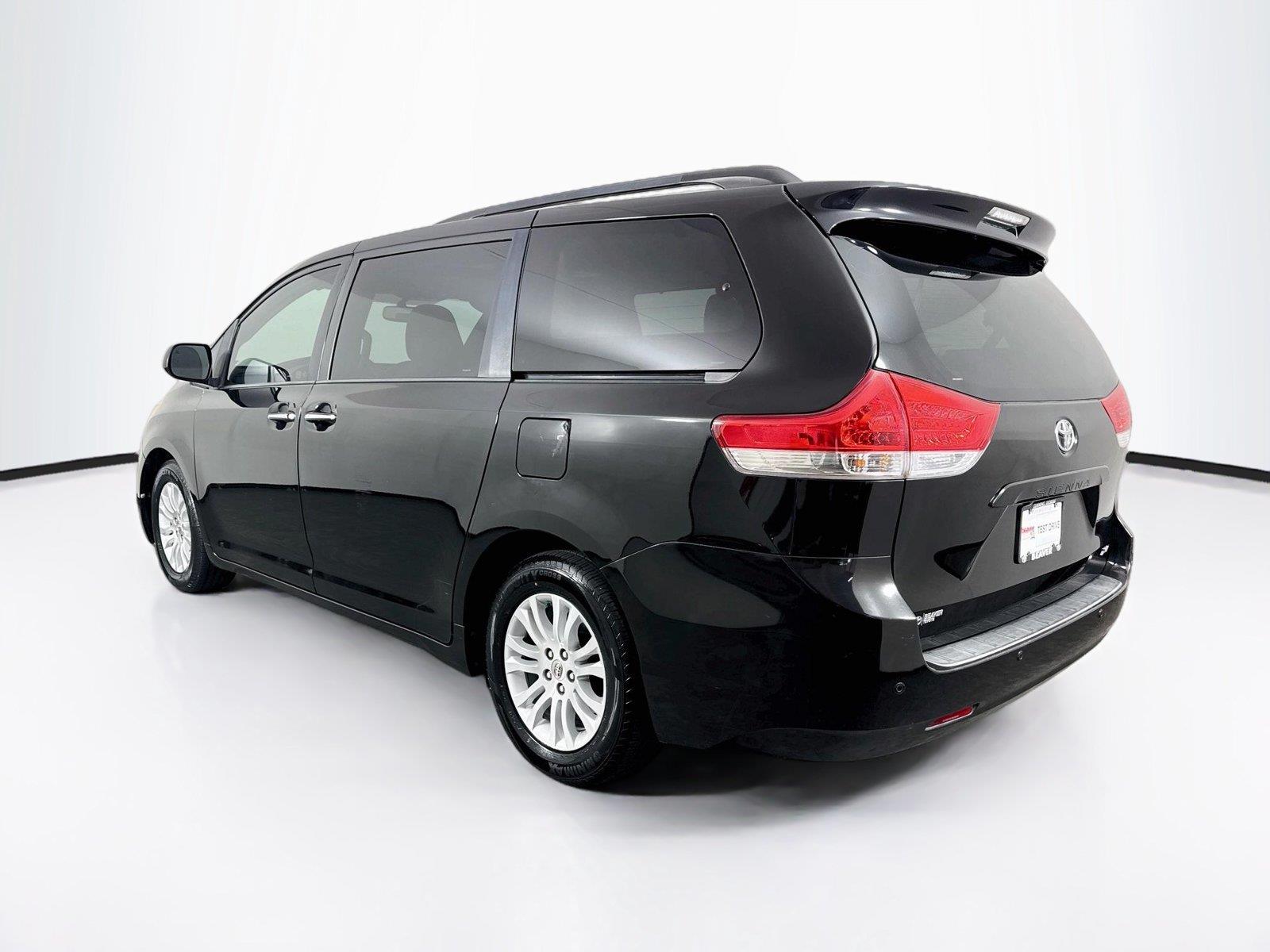 2013 Toyota Sienna XLE photo 12