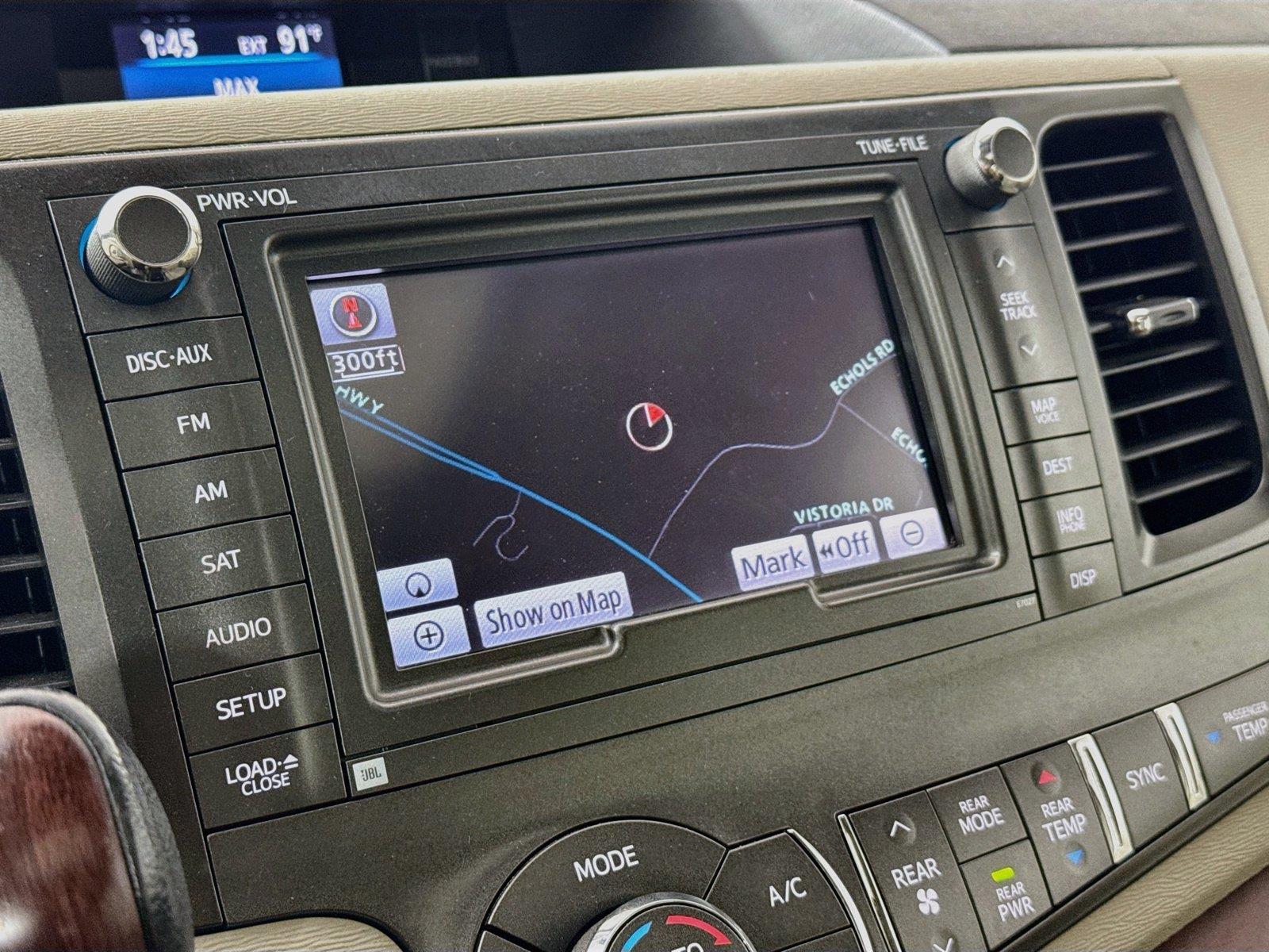 2013 Toyota Sienna XLE photo 6