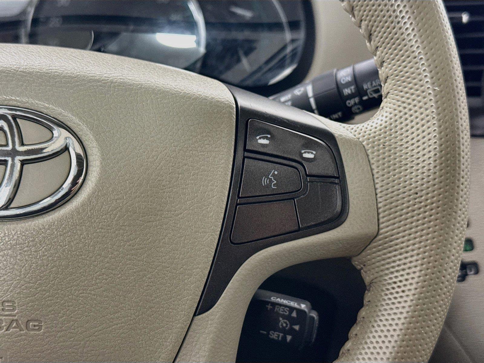 2013 Toyota Sienna XLE photo 19