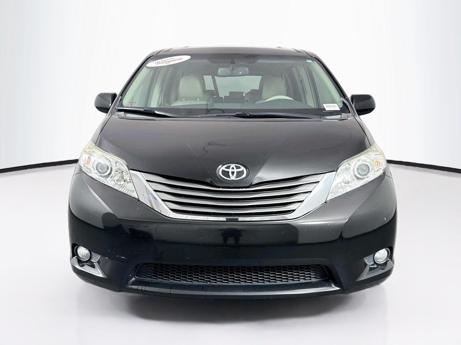 2013 Toyota Sienna XLE photo 8