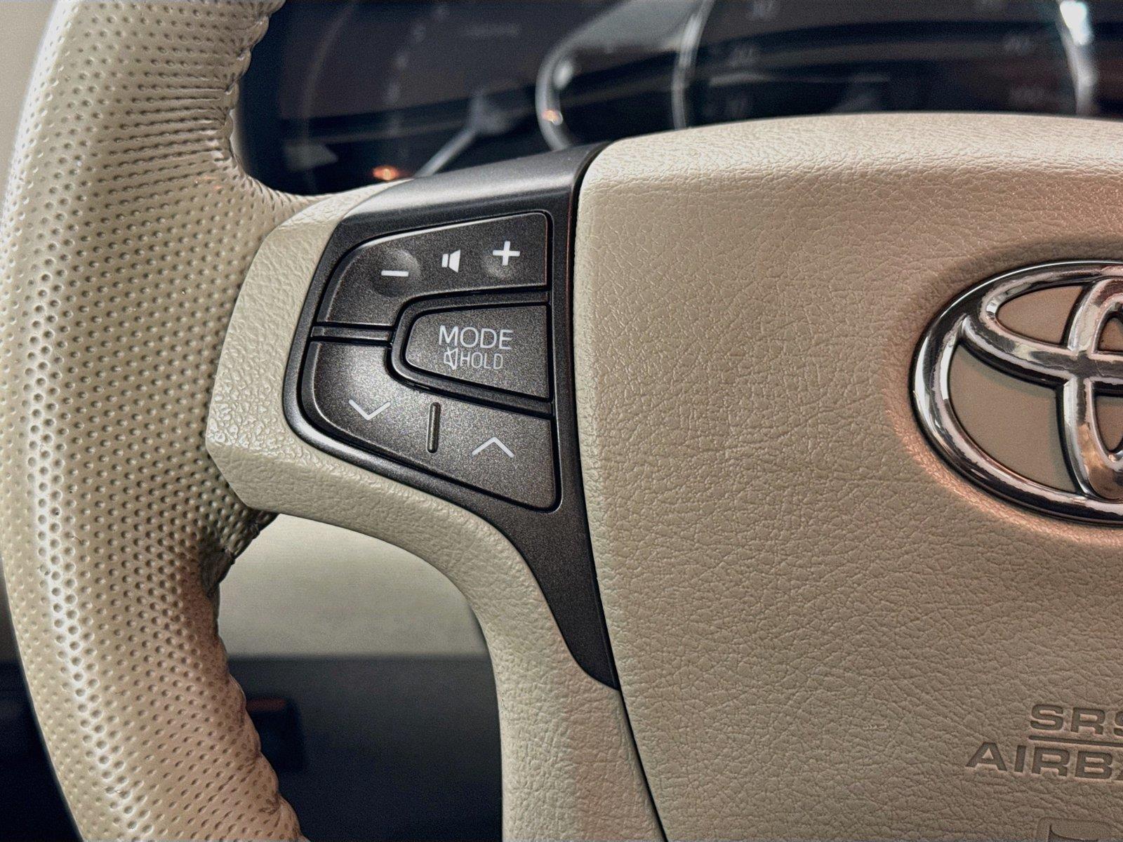 2013 Toyota Sienna XLE photo 17