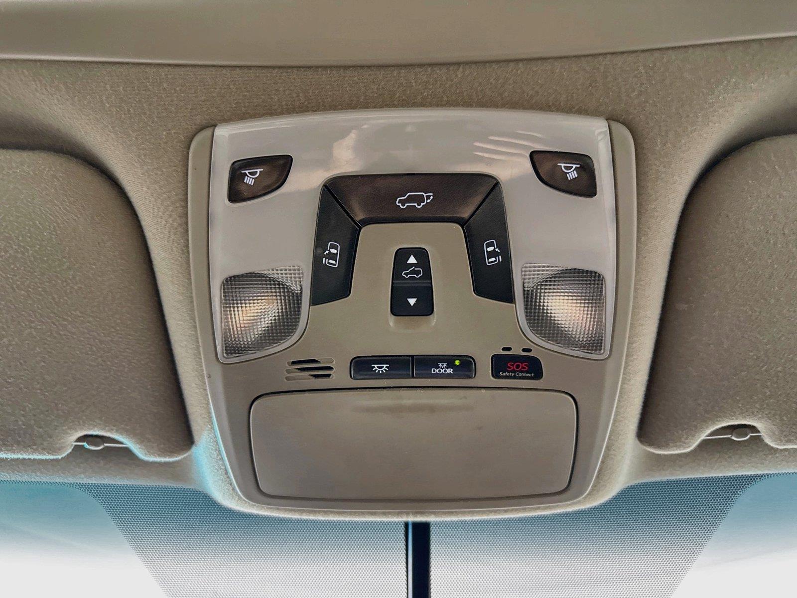 2013 Toyota Sienna XLE photo 23