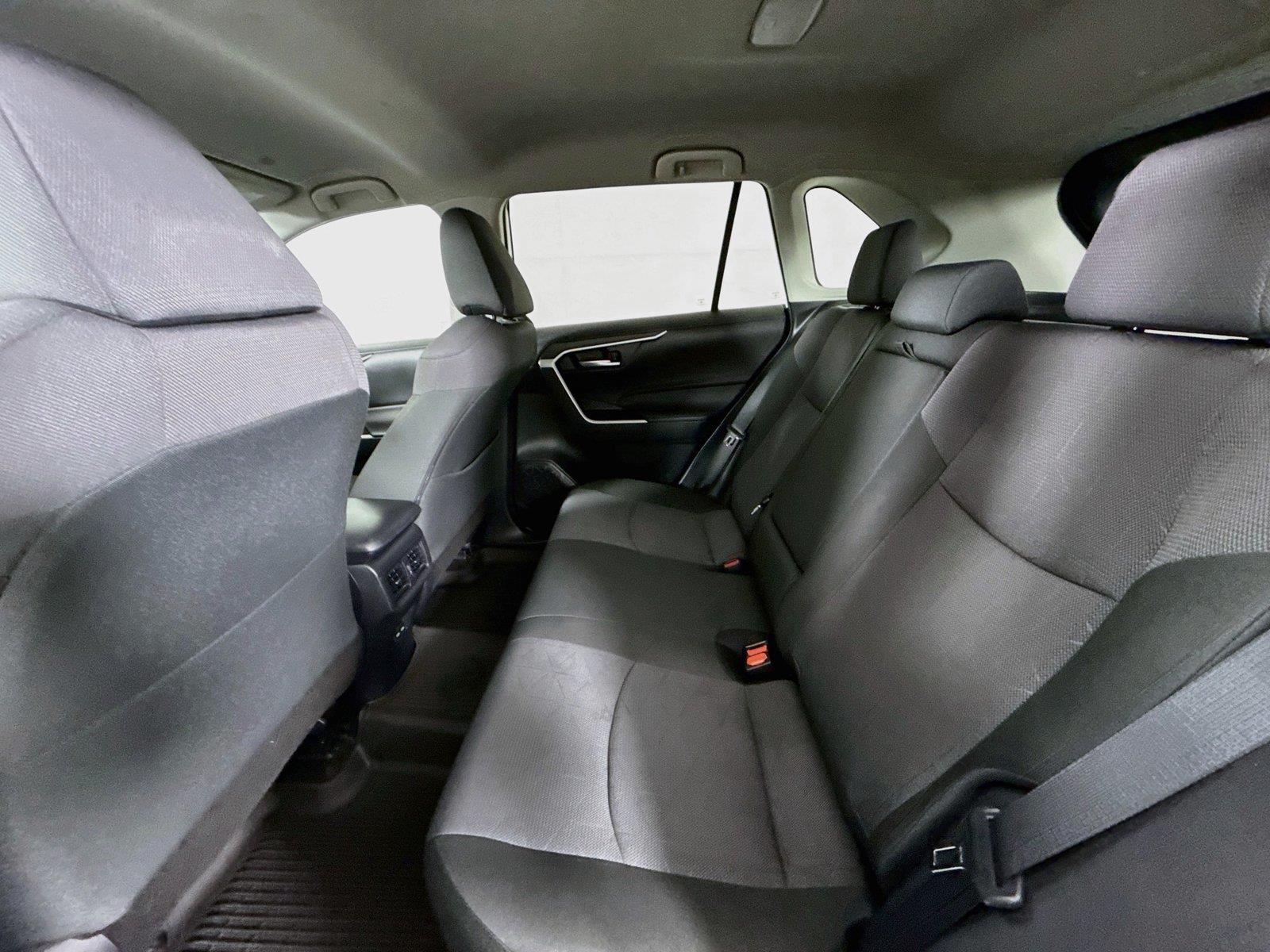 2025 Toyota RAV4 XLE photo 29