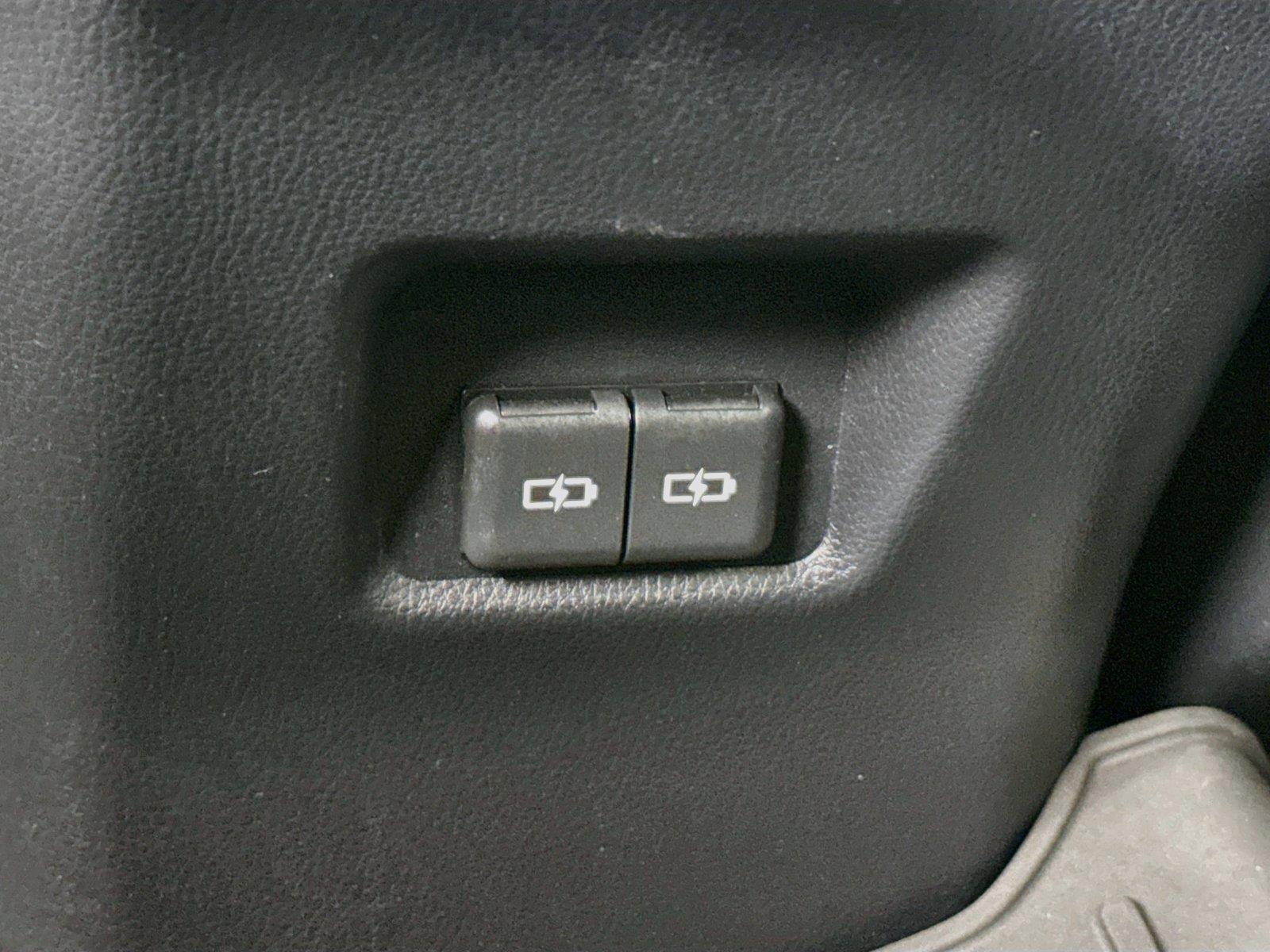 2025 Toyota RAV4 XLE photo 36