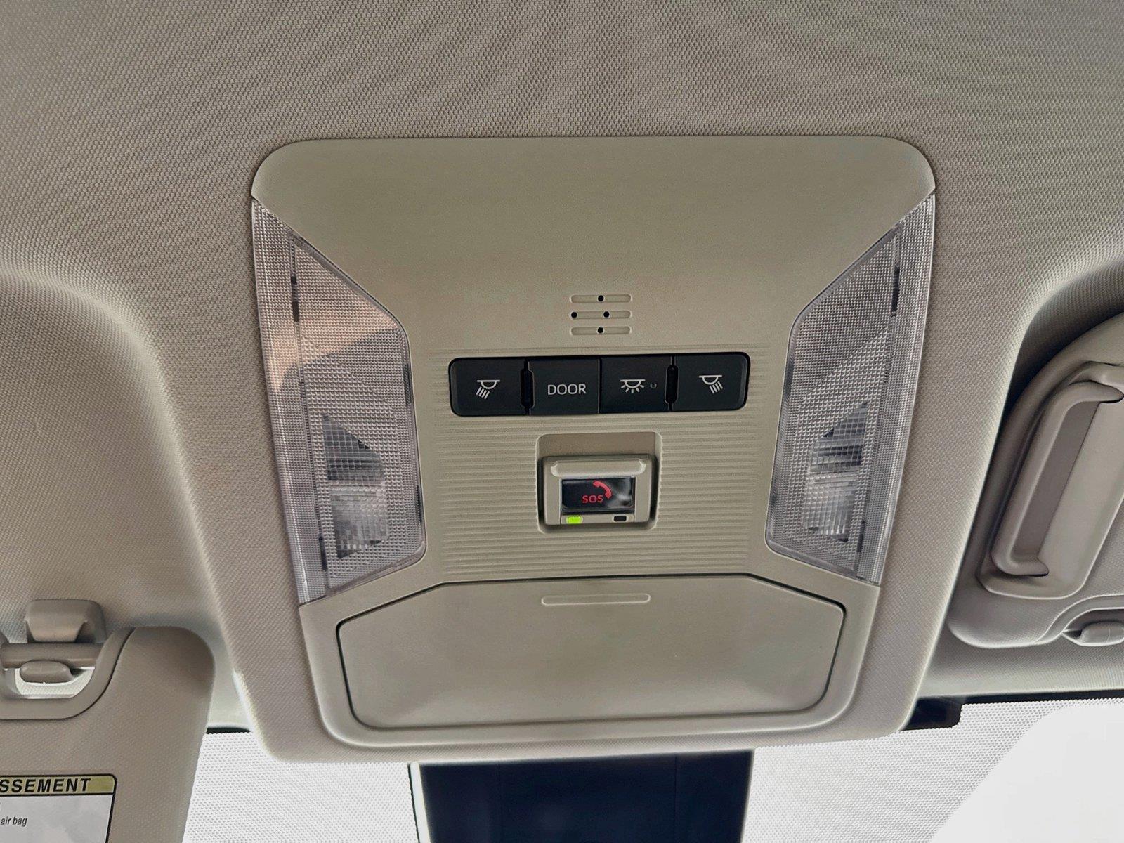 2025 Toyota RAV4 XLE photo 5