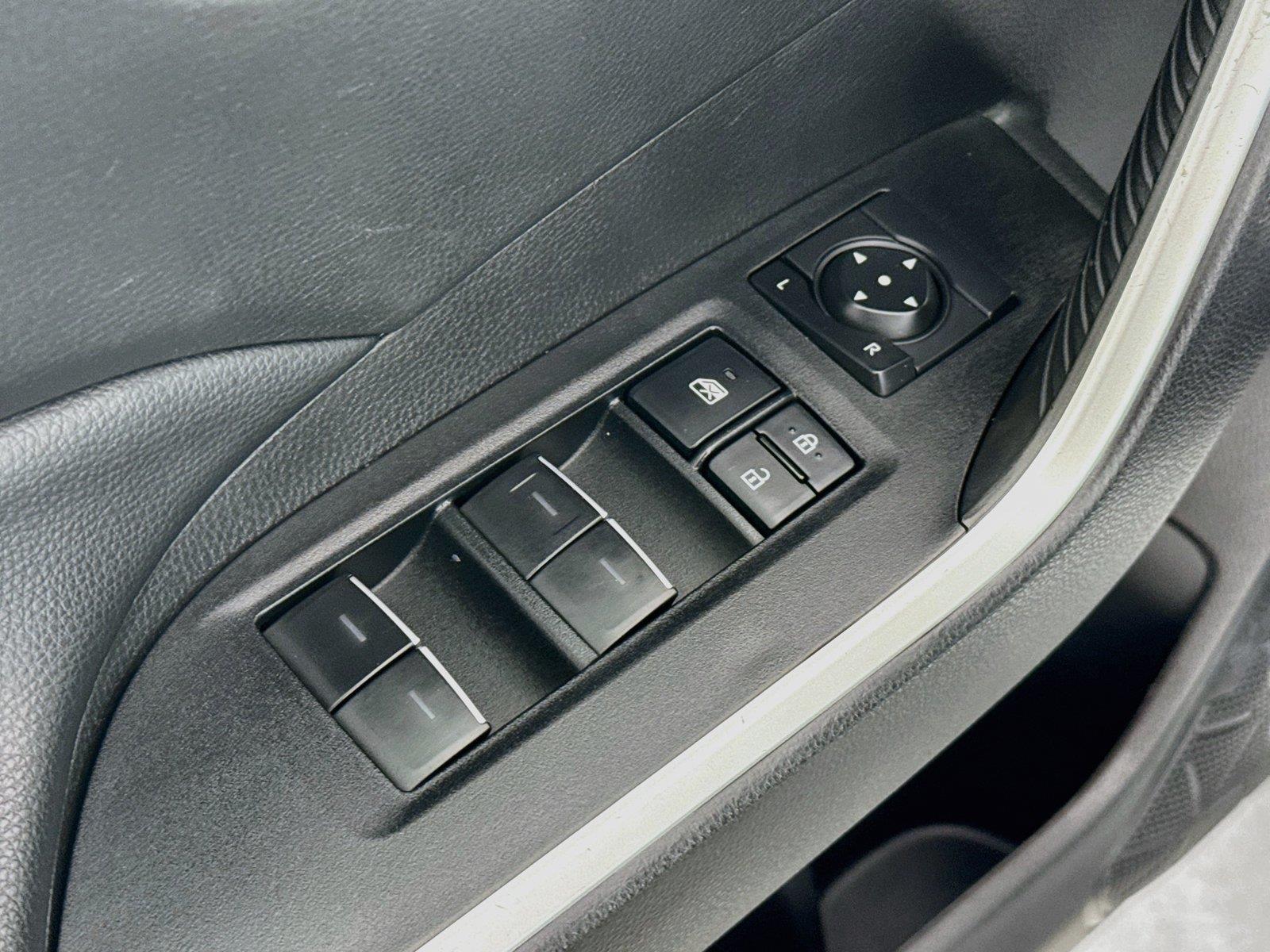 2025 Toyota RAV4 XLE photo 27