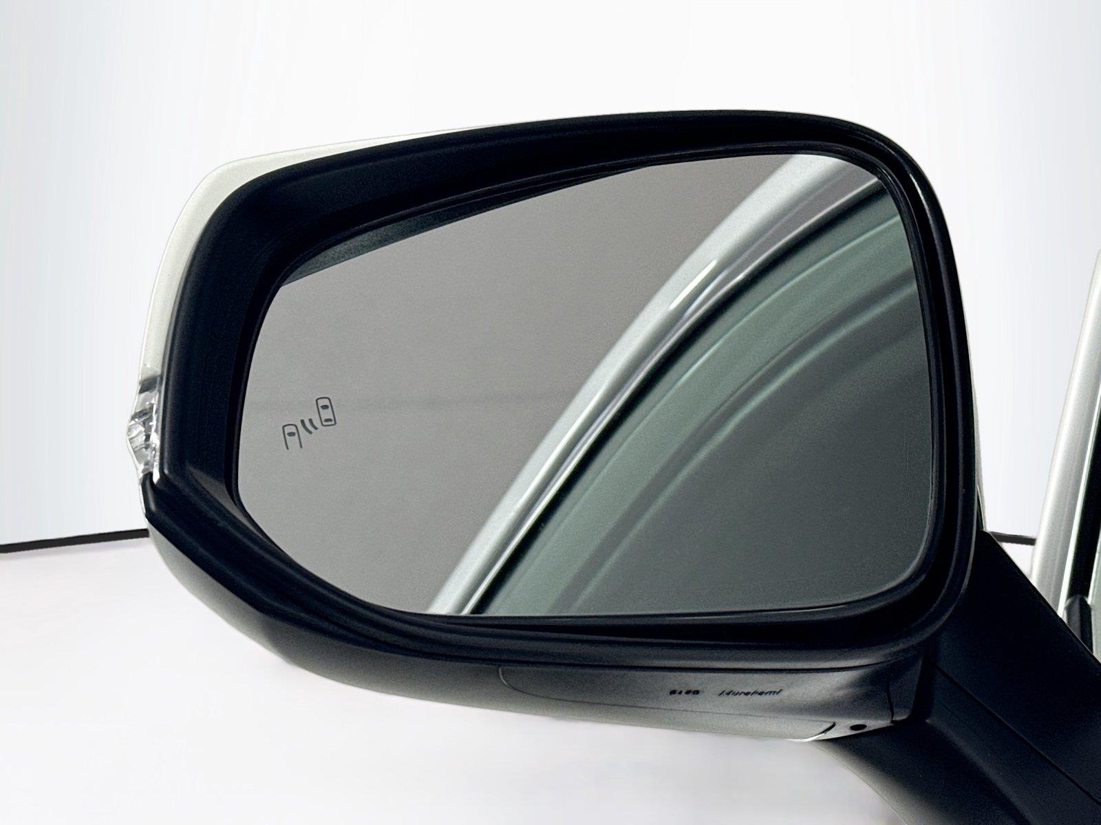 2025 Toyota RAV4 XLE photo 4