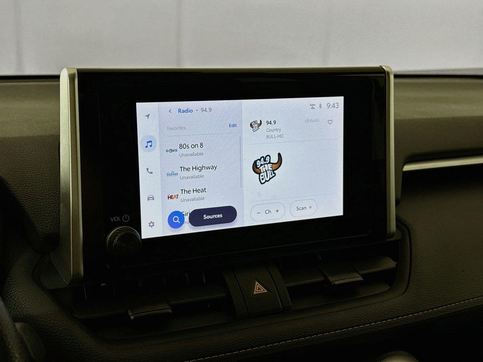 2025 Toyota RAV4 XLE photo 21