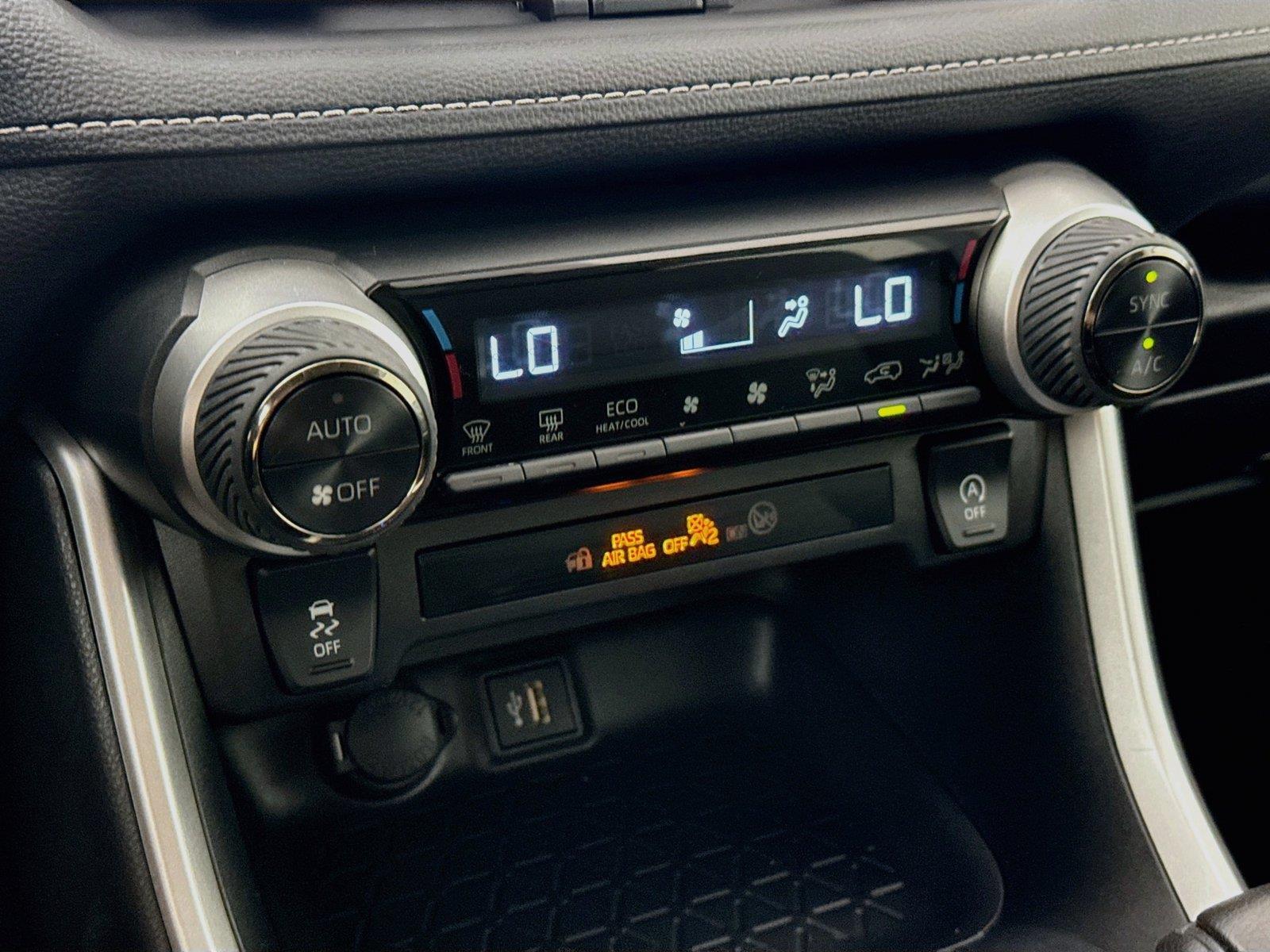2025 Toyota RAV4 XLE photo 23