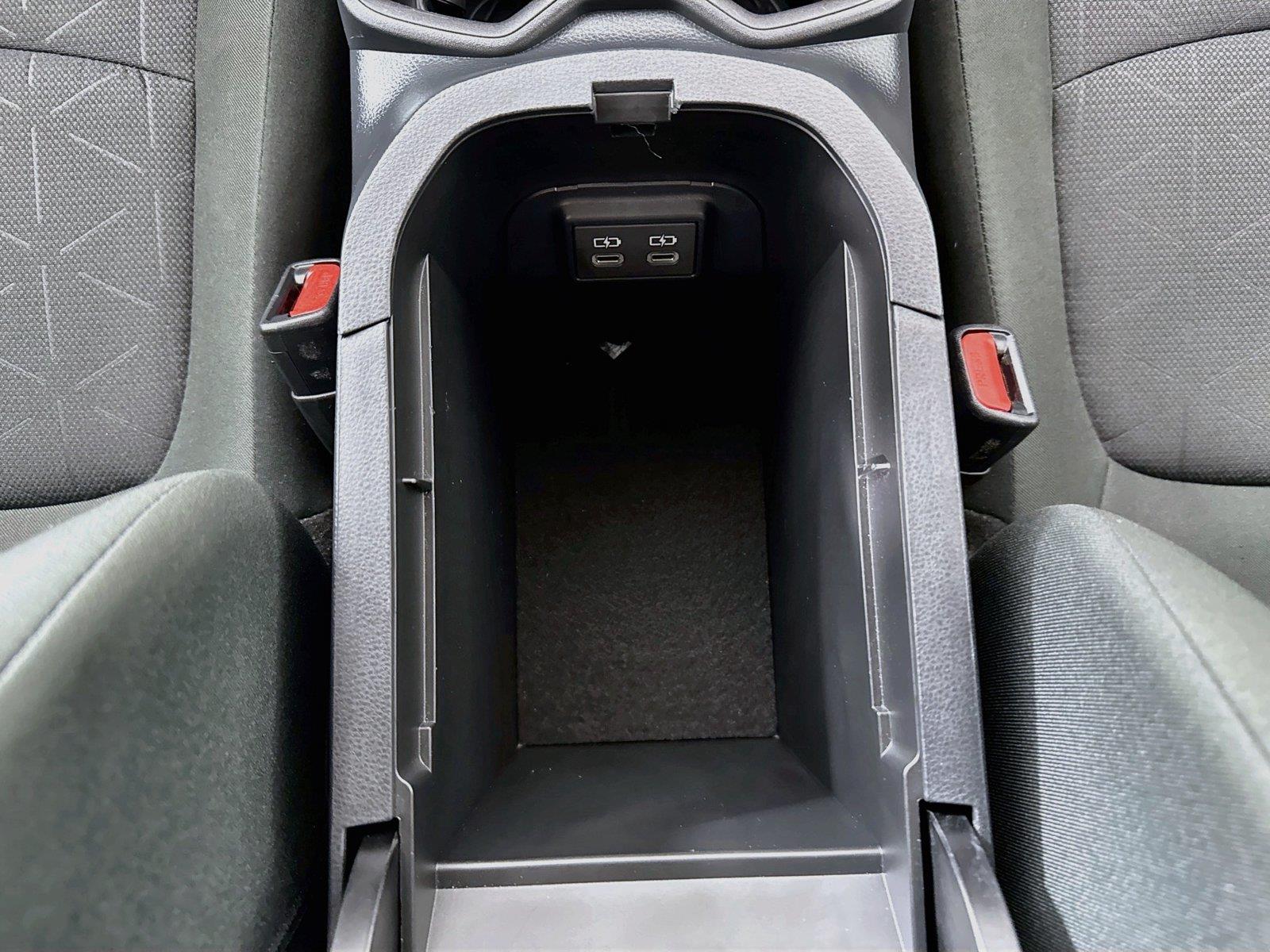 2025 Toyota RAV4 XLE photo 32