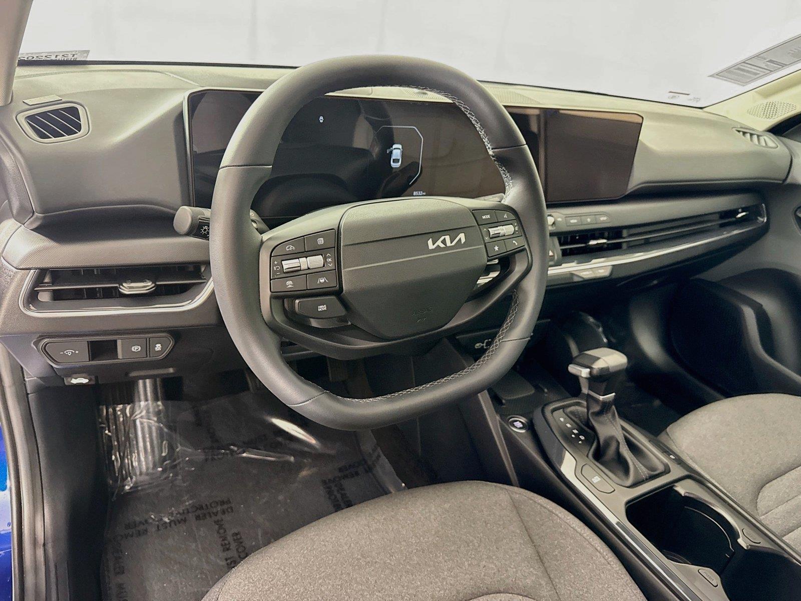 2025 Kia K4 EX photo 3