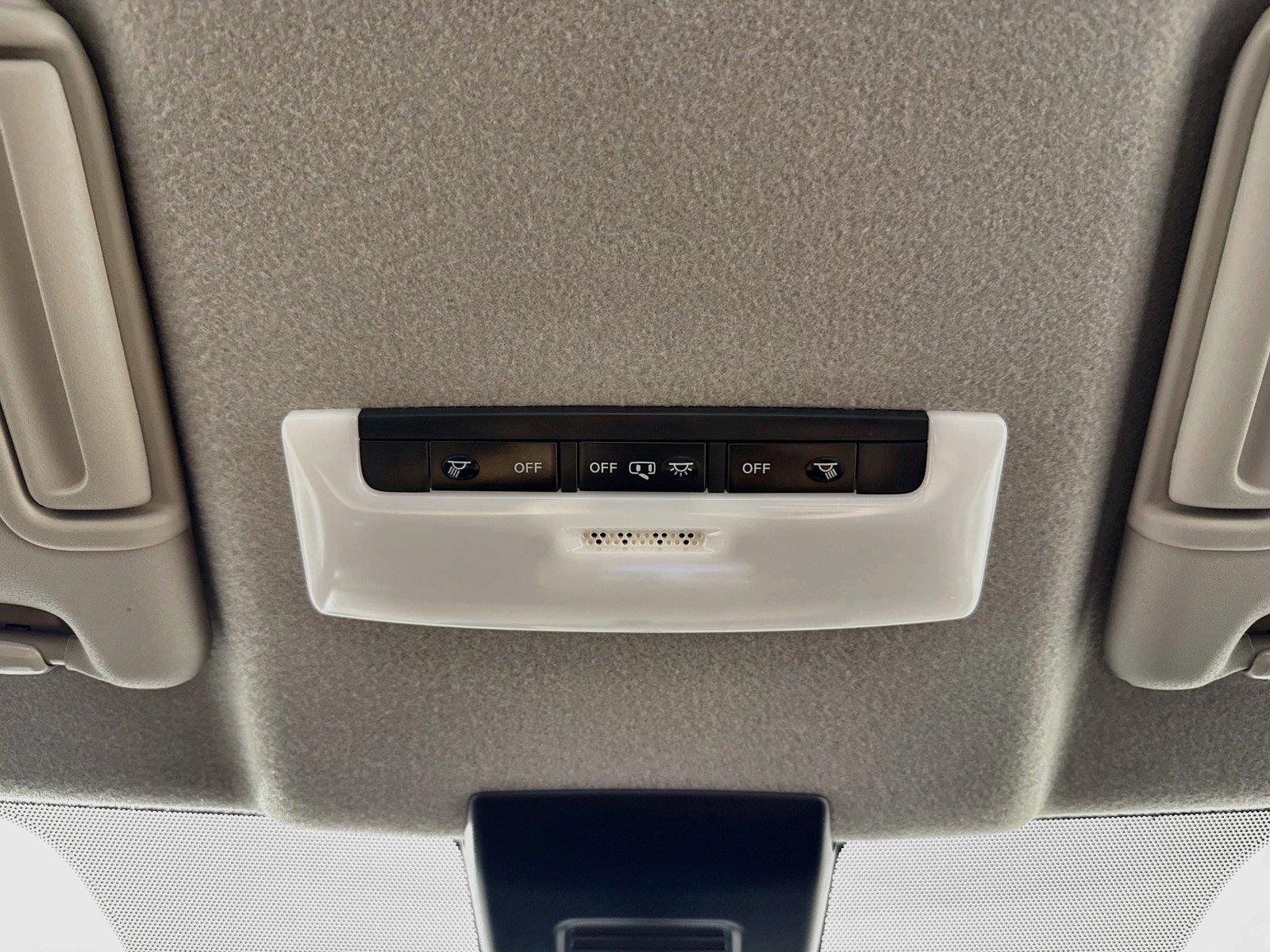 2024 Nissan Kicks S photo 5