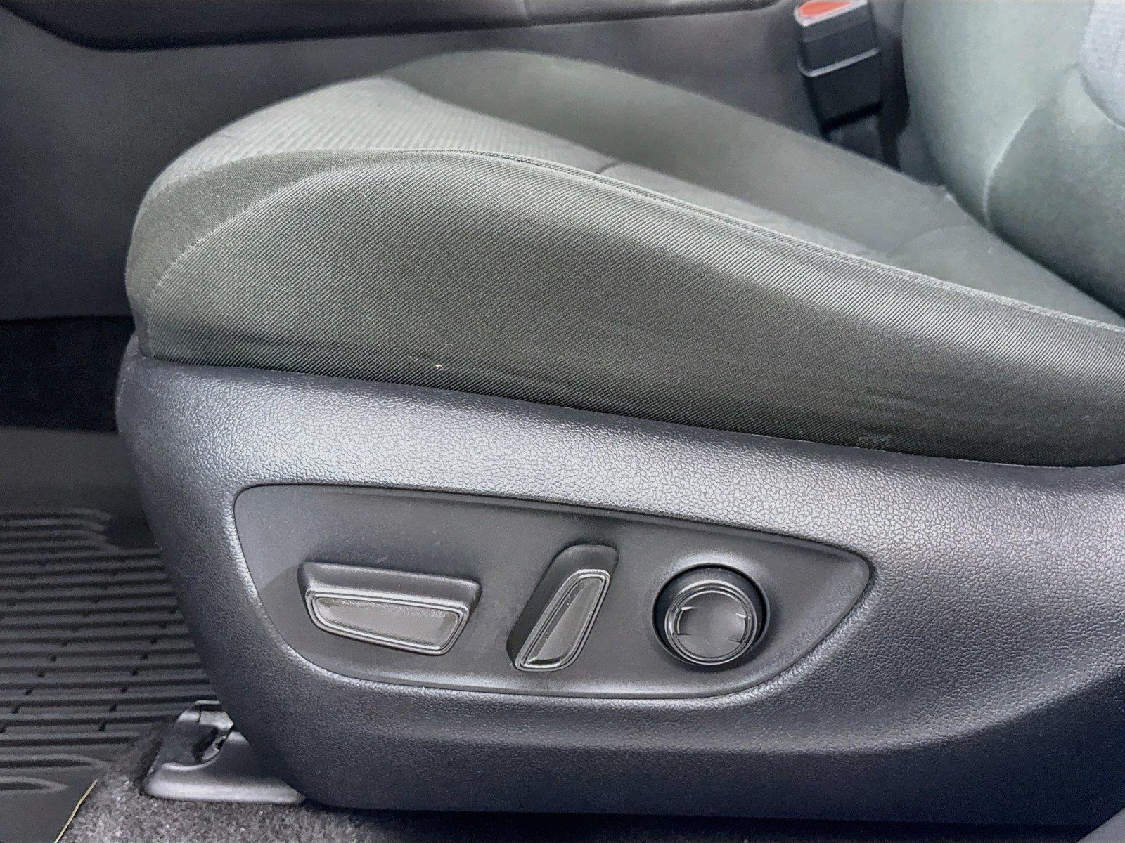 2025 Toyota RAV4 XLE photo 26
