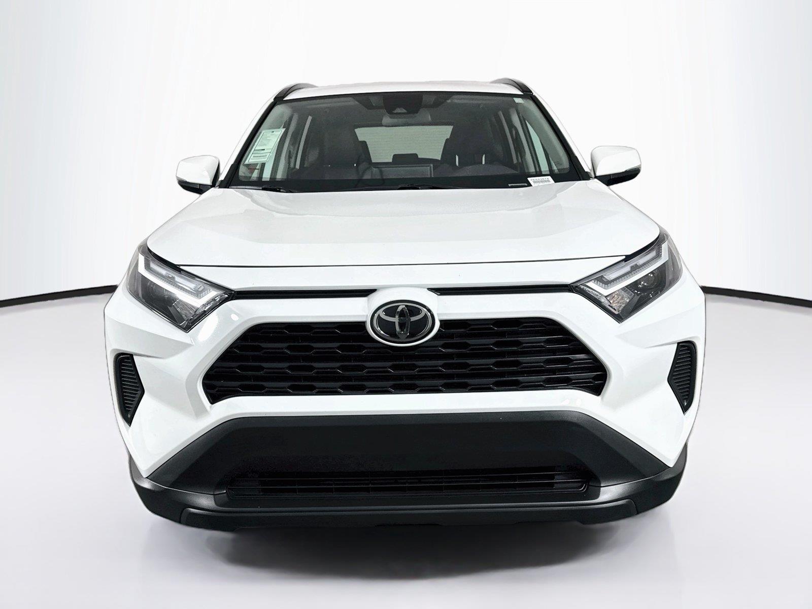 2025 Toyota RAV4 XLE photo 7