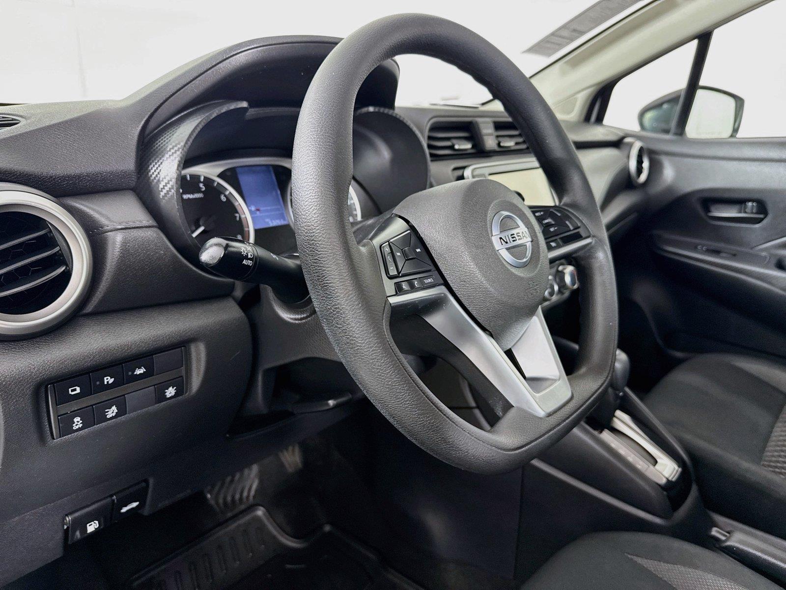 2020 Nissan Versa S photo 3