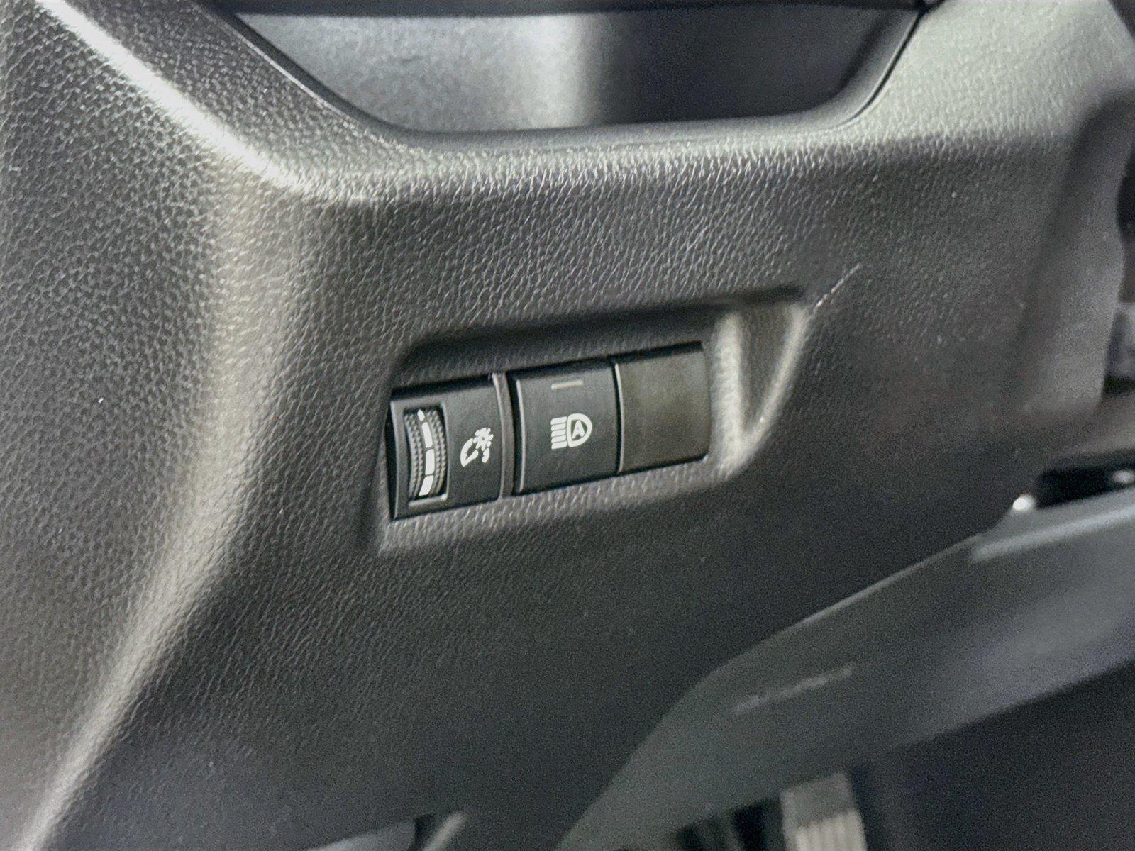 2025 Toyota RAV4 XLE photo 14