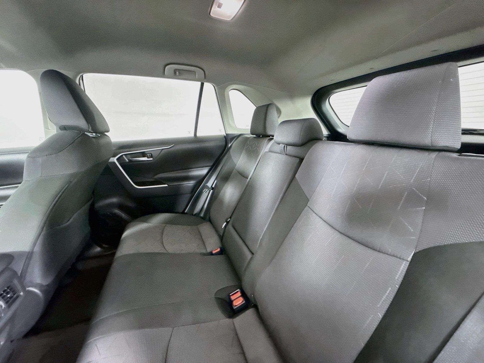 2025 Toyota RAV4 XLE photo 27