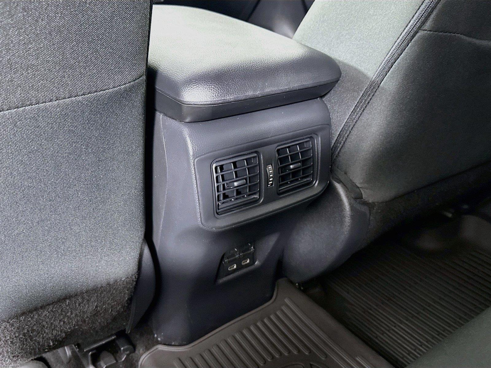 2025 Toyota RAV4 XLE photo 32