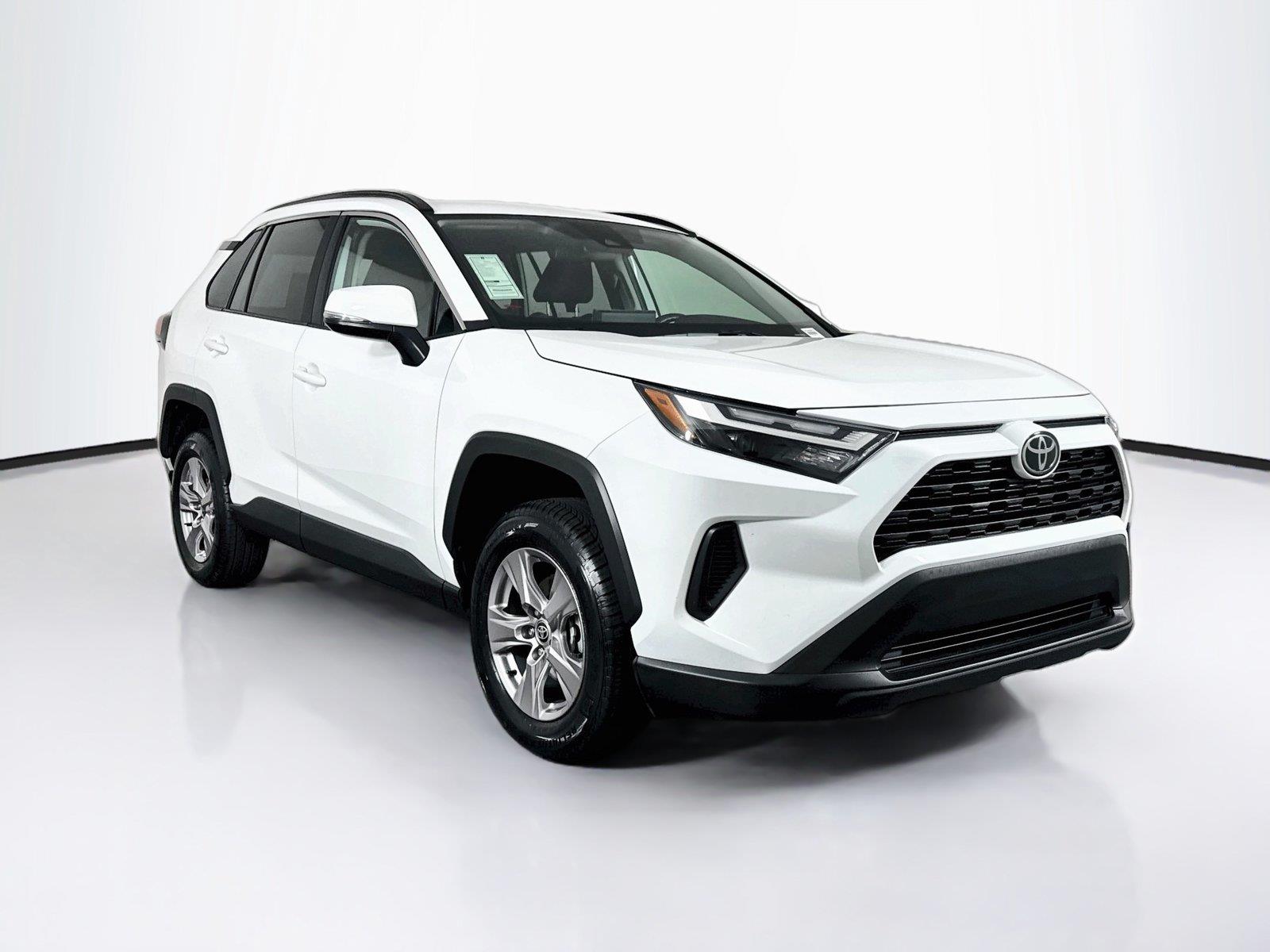 2025 Toyota RAV4 XLE photo 8