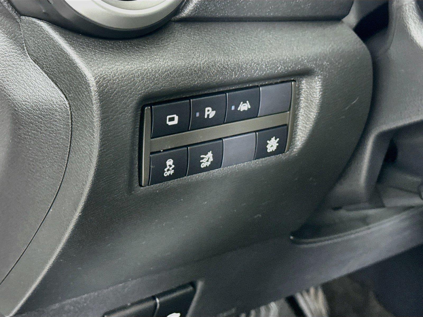 2020 Nissan Versa S photo 13