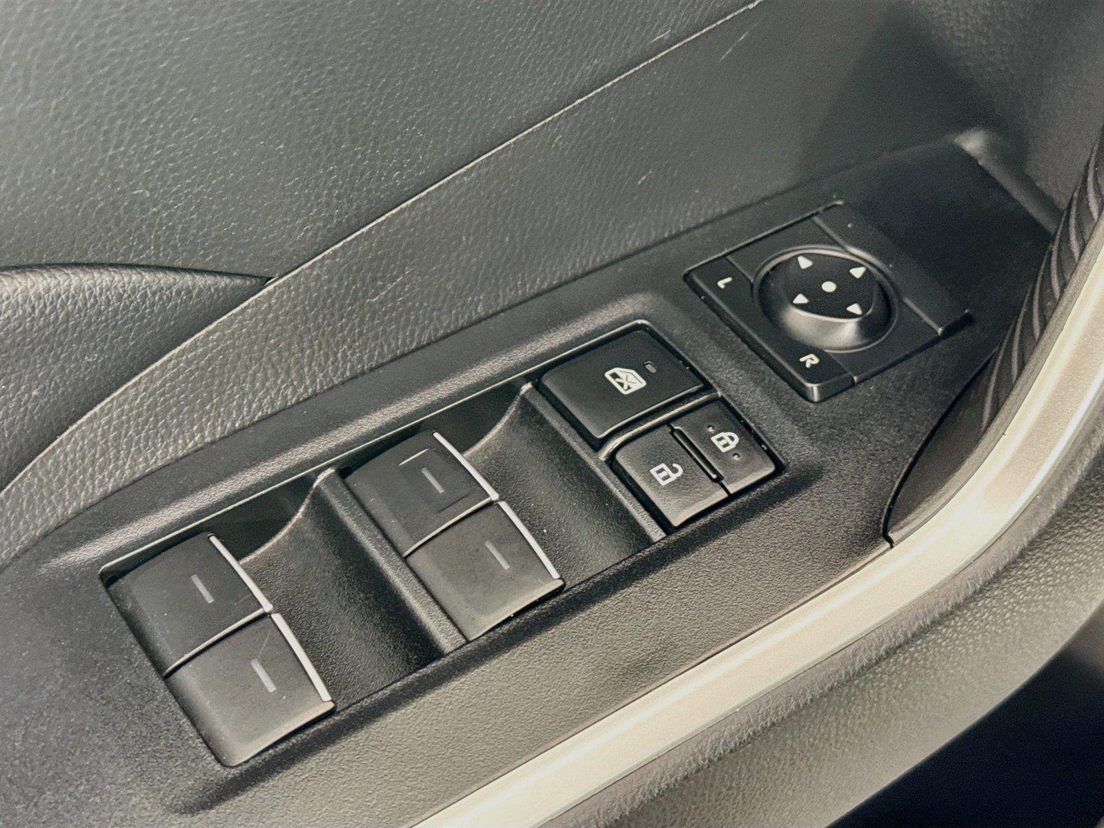 2025 Toyota RAV4 XLE photo 25