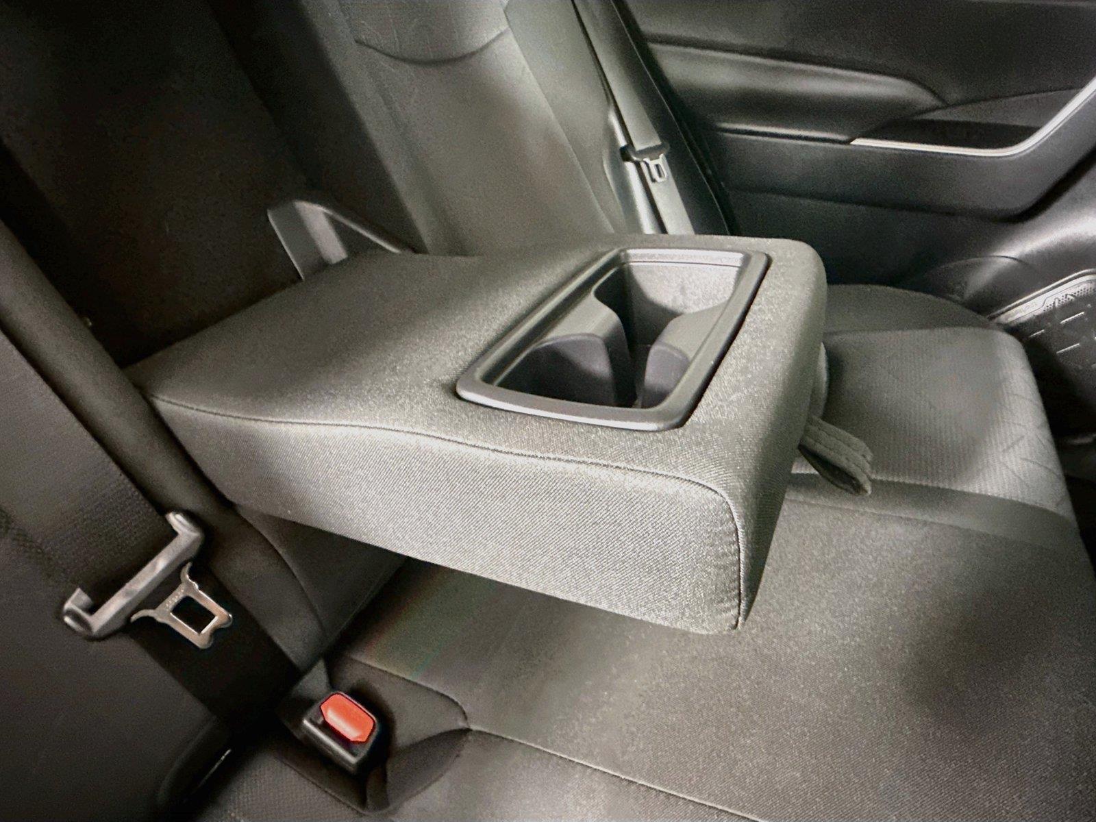 2025 Toyota RAV4 XLE photo 38