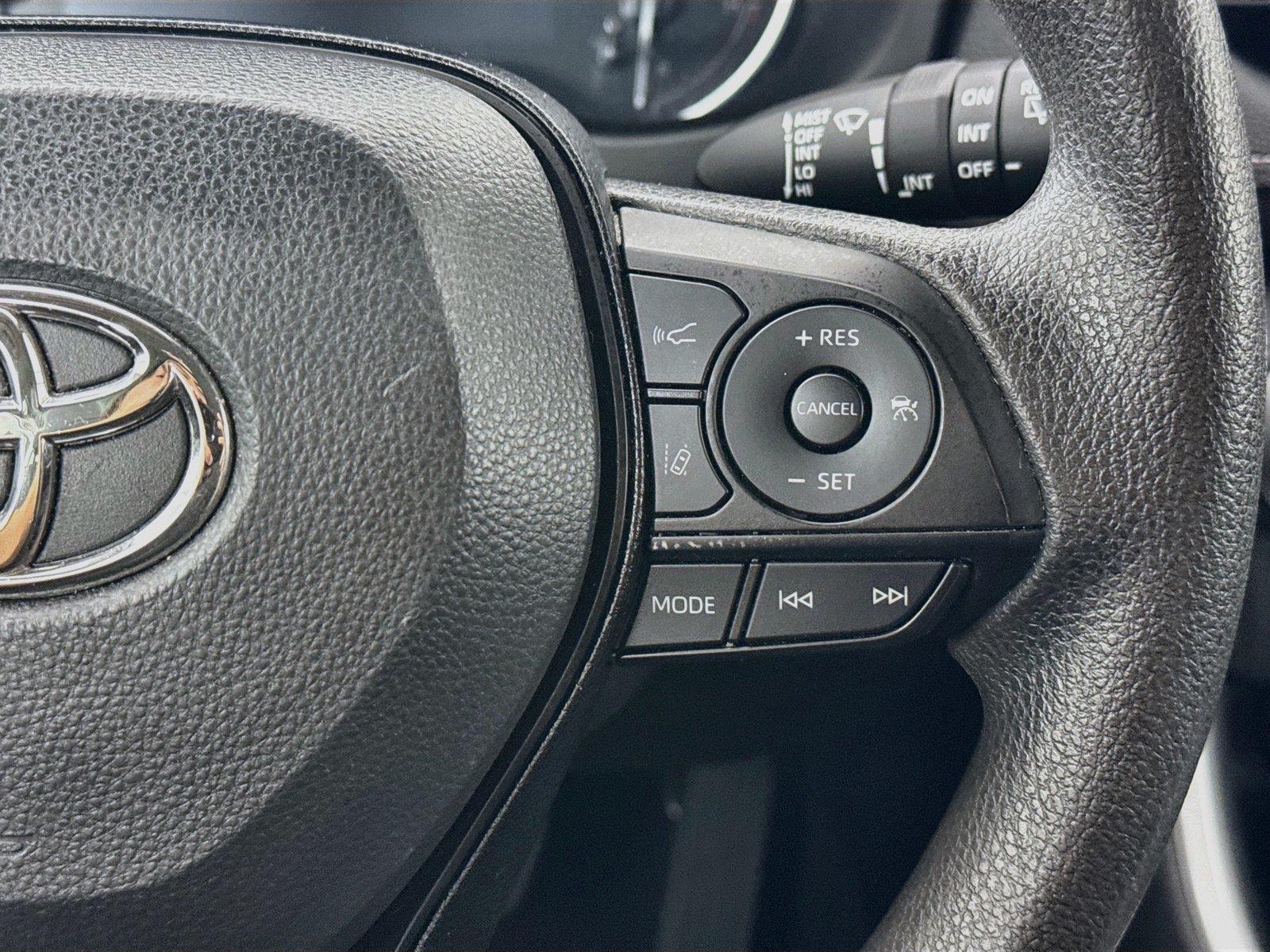 2025 Toyota RAV4 XLE photo 17