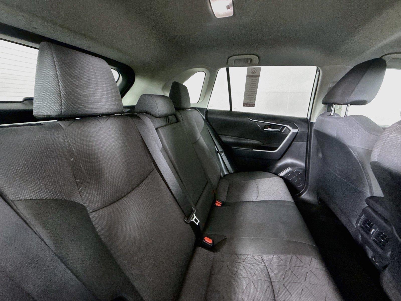 2025 Toyota RAV4 XLE photo 39