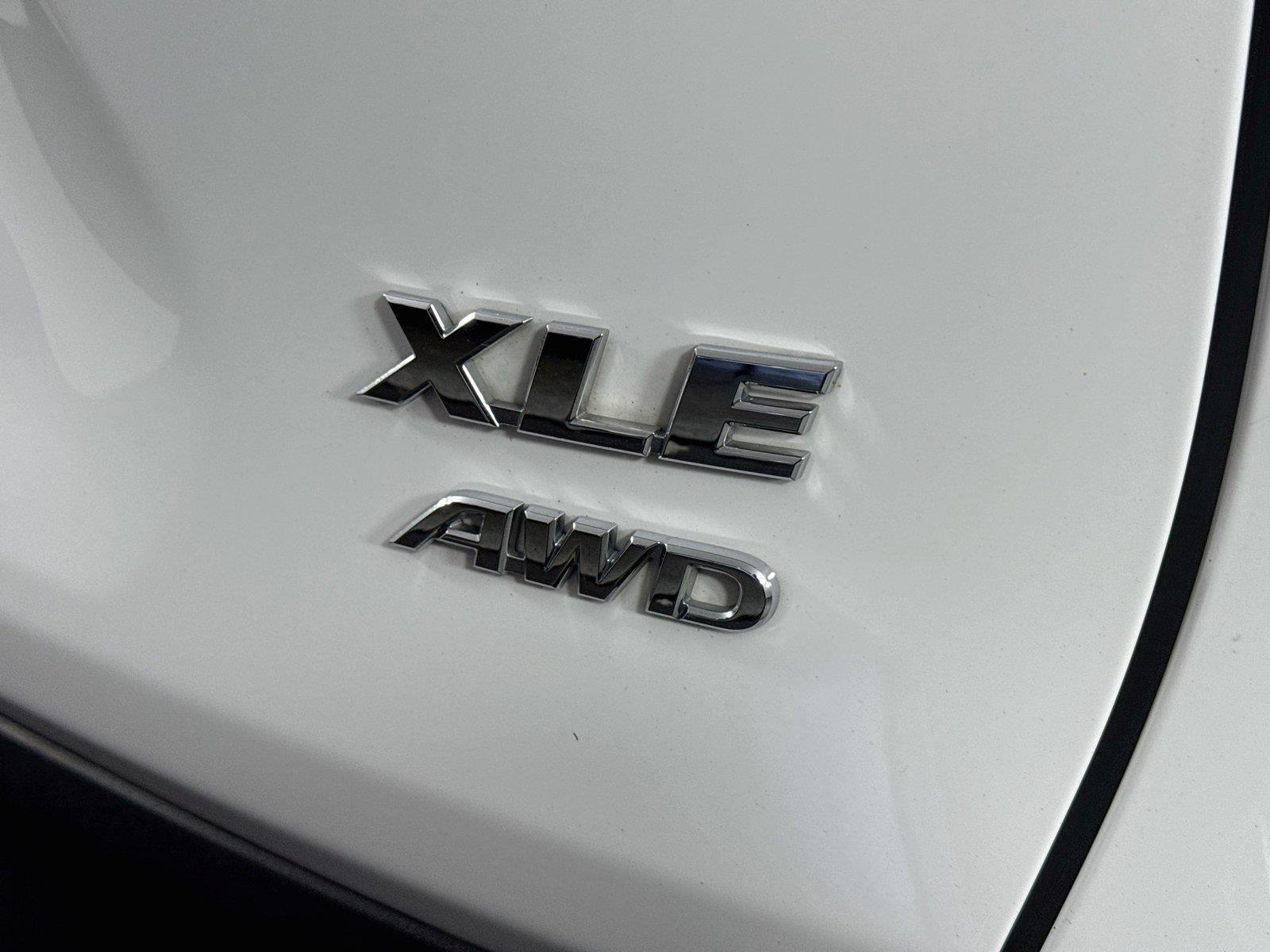 2025 Toyota RAV4 XLE photo 13