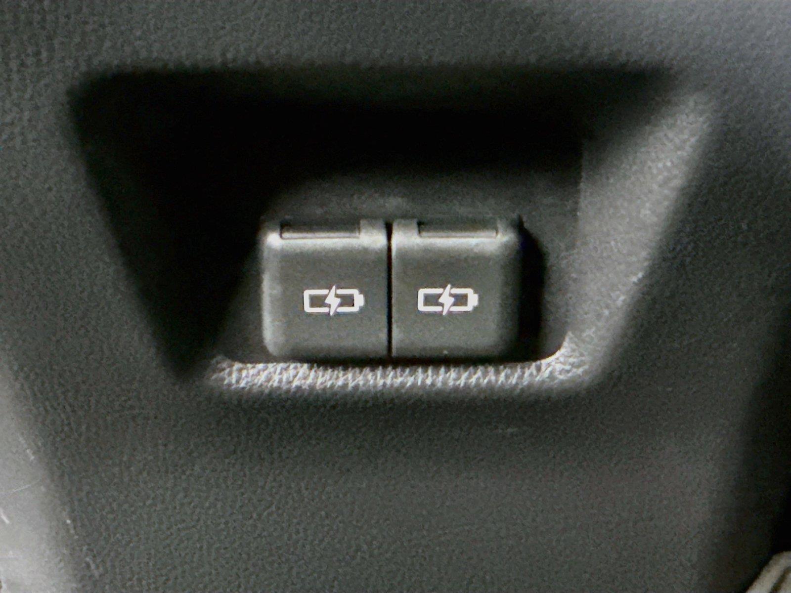 2025 Toyota RAV4 XLE photo 34