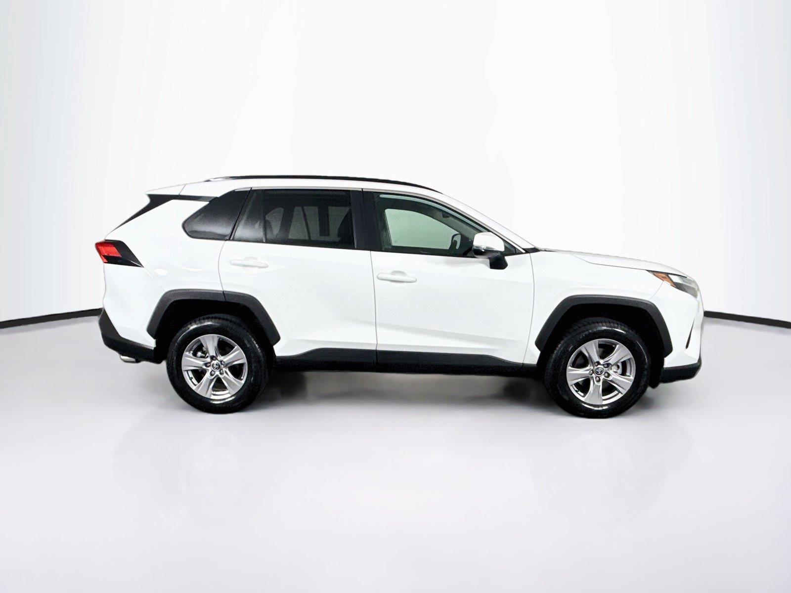 2025 Toyota RAV4 XLE photo 9