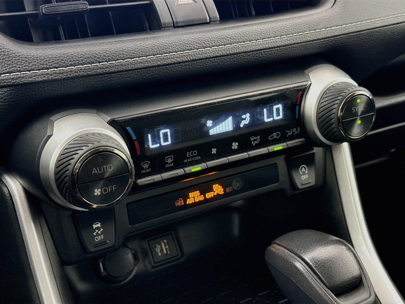 2025 Toyota RAV4 XLE photo 23