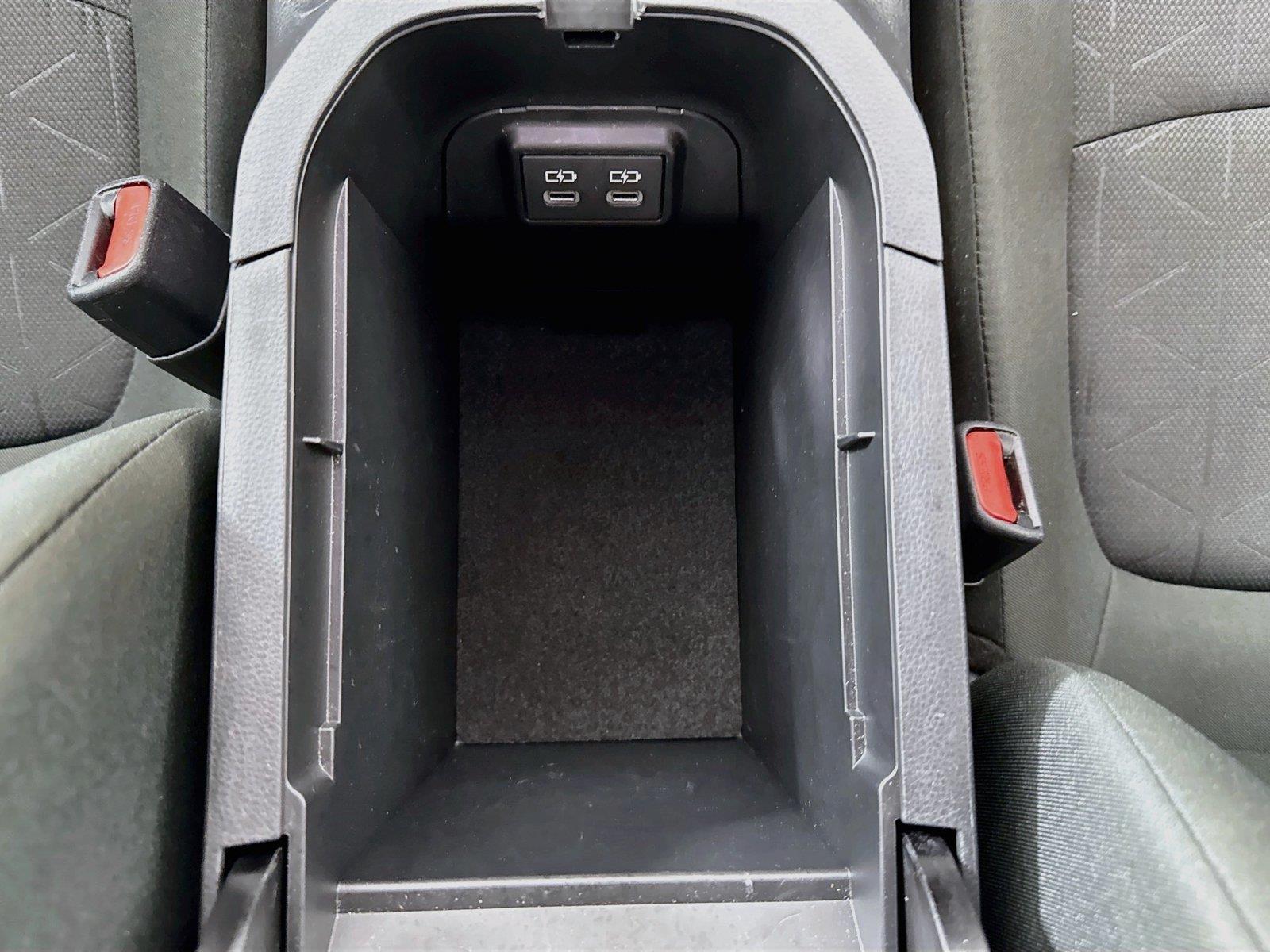 2025 Toyota RAV4 XLE photo 30