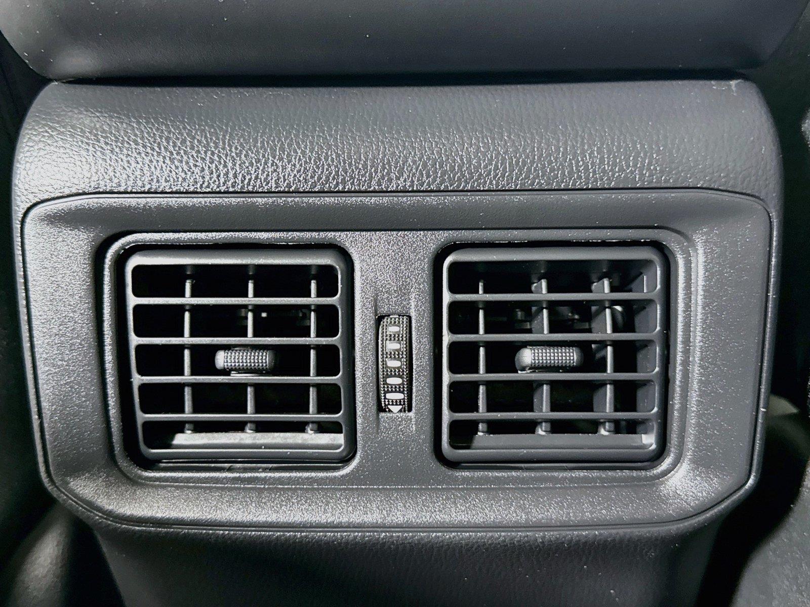 2025 Toyota RAV4 XLE photo 33