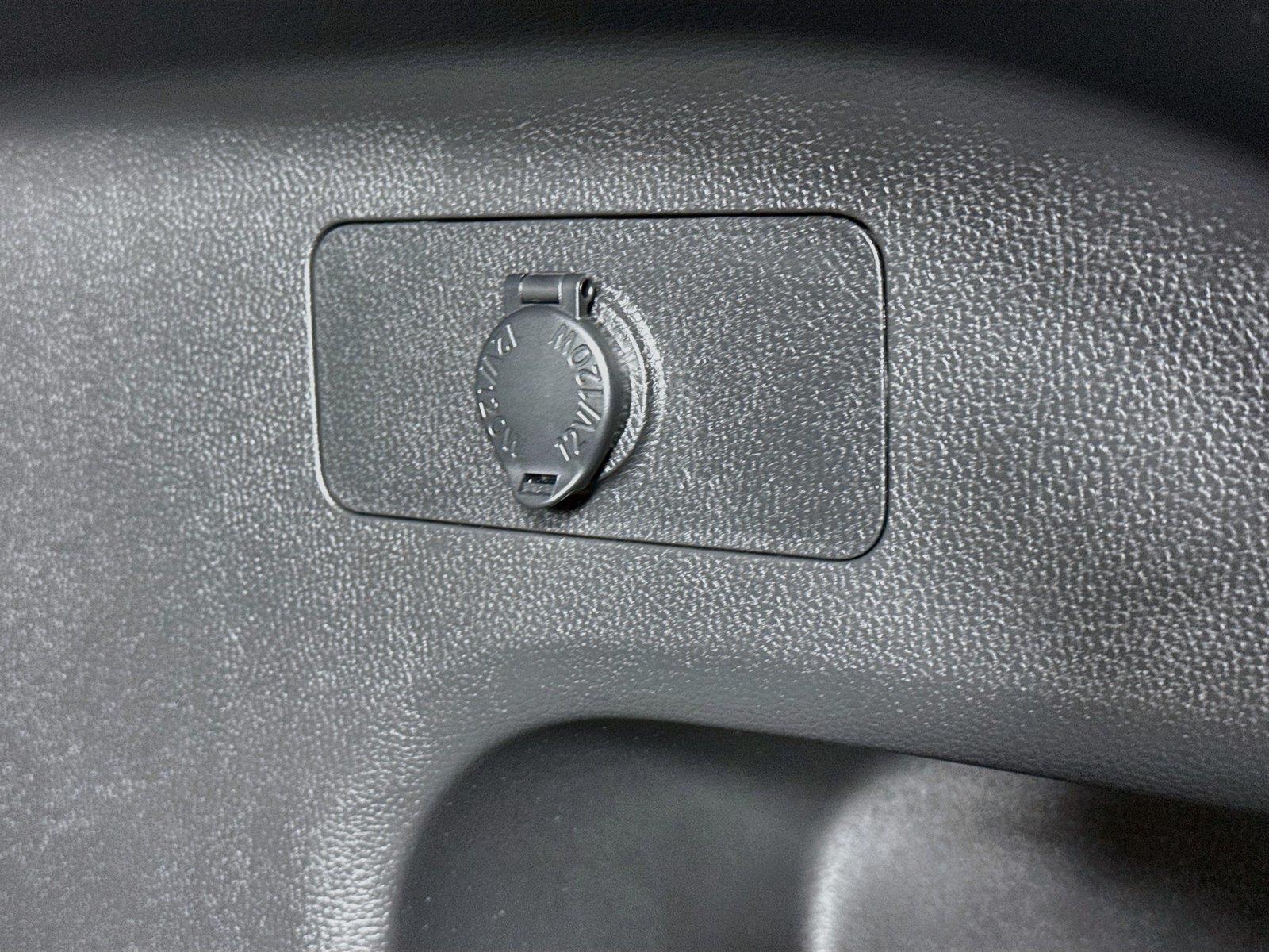 2025 Toyota RAV4 XLE photo 37