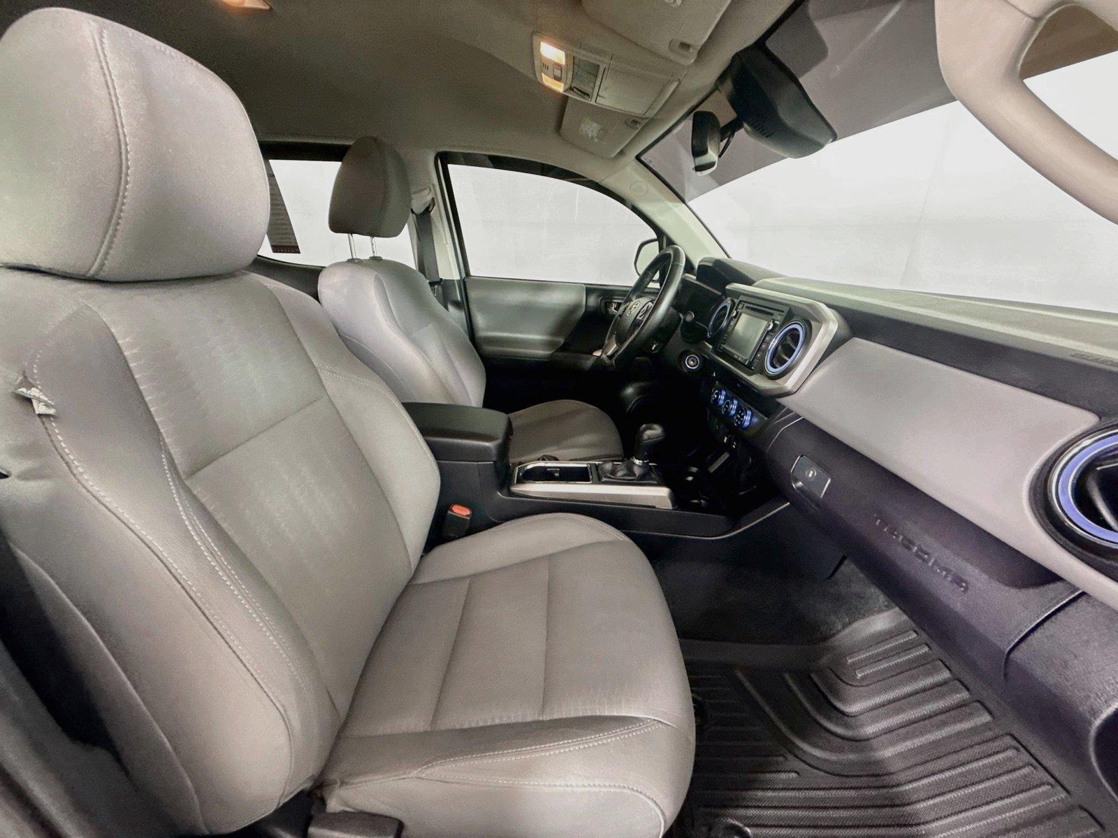 2019 Toyota Tacoma SR5 photo 36