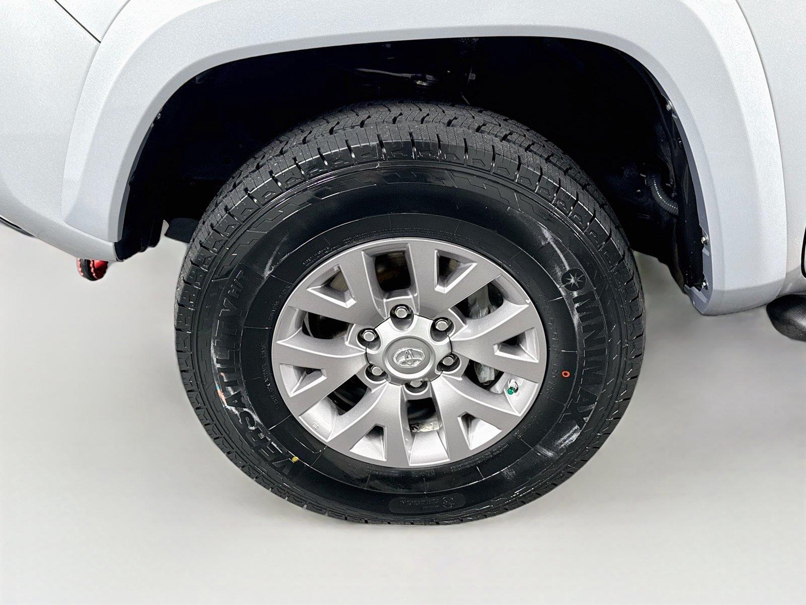 2019 Toyota Tacoma SR5 photo 39