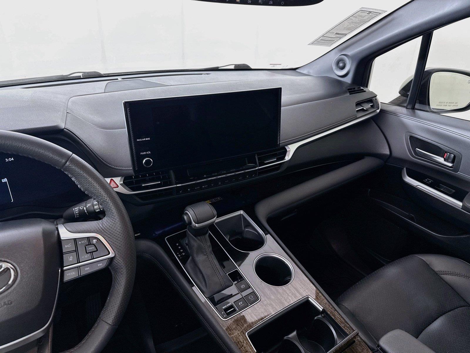 2025 Toyota Sienna Limited photo 35