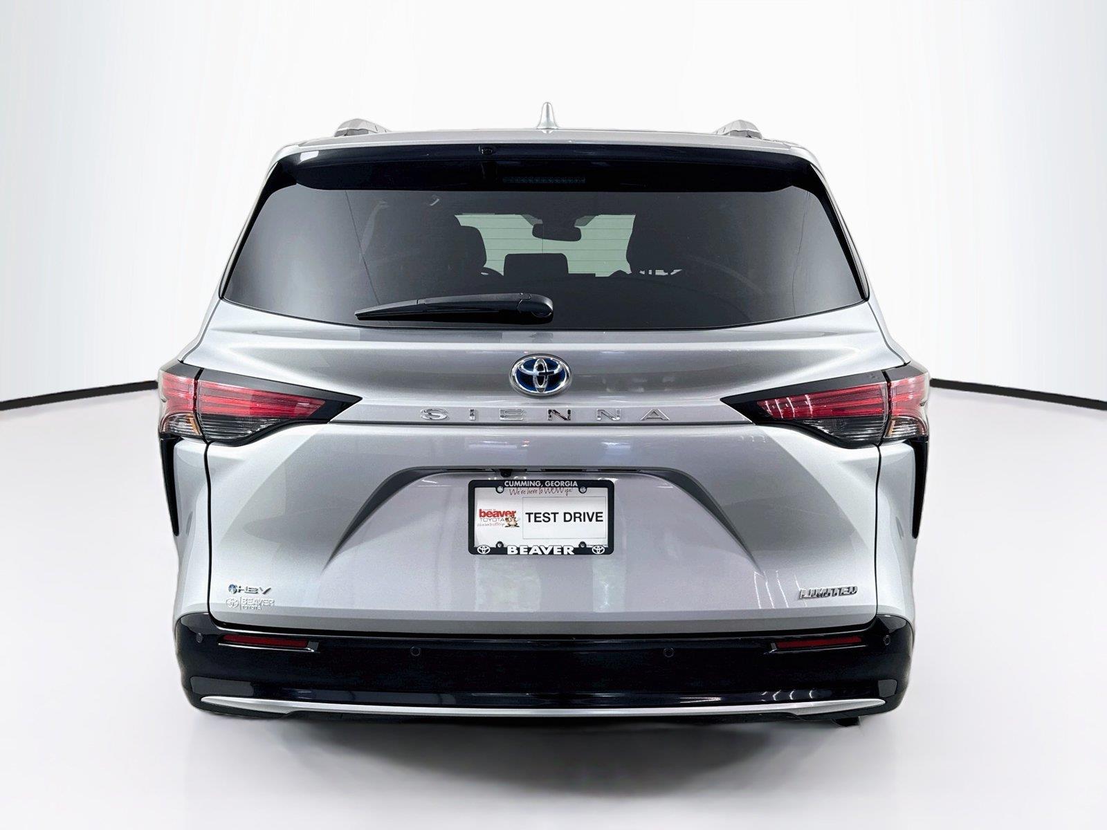 2025 Toyota Sienna Limited photo 11