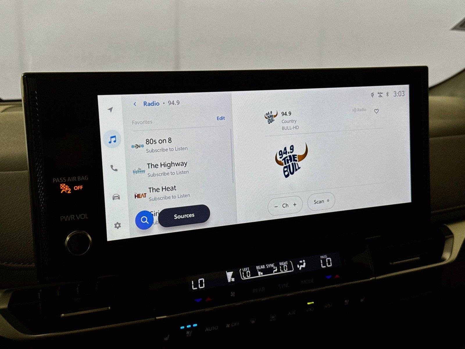 2025 Toyota Sienna Limited photo 24