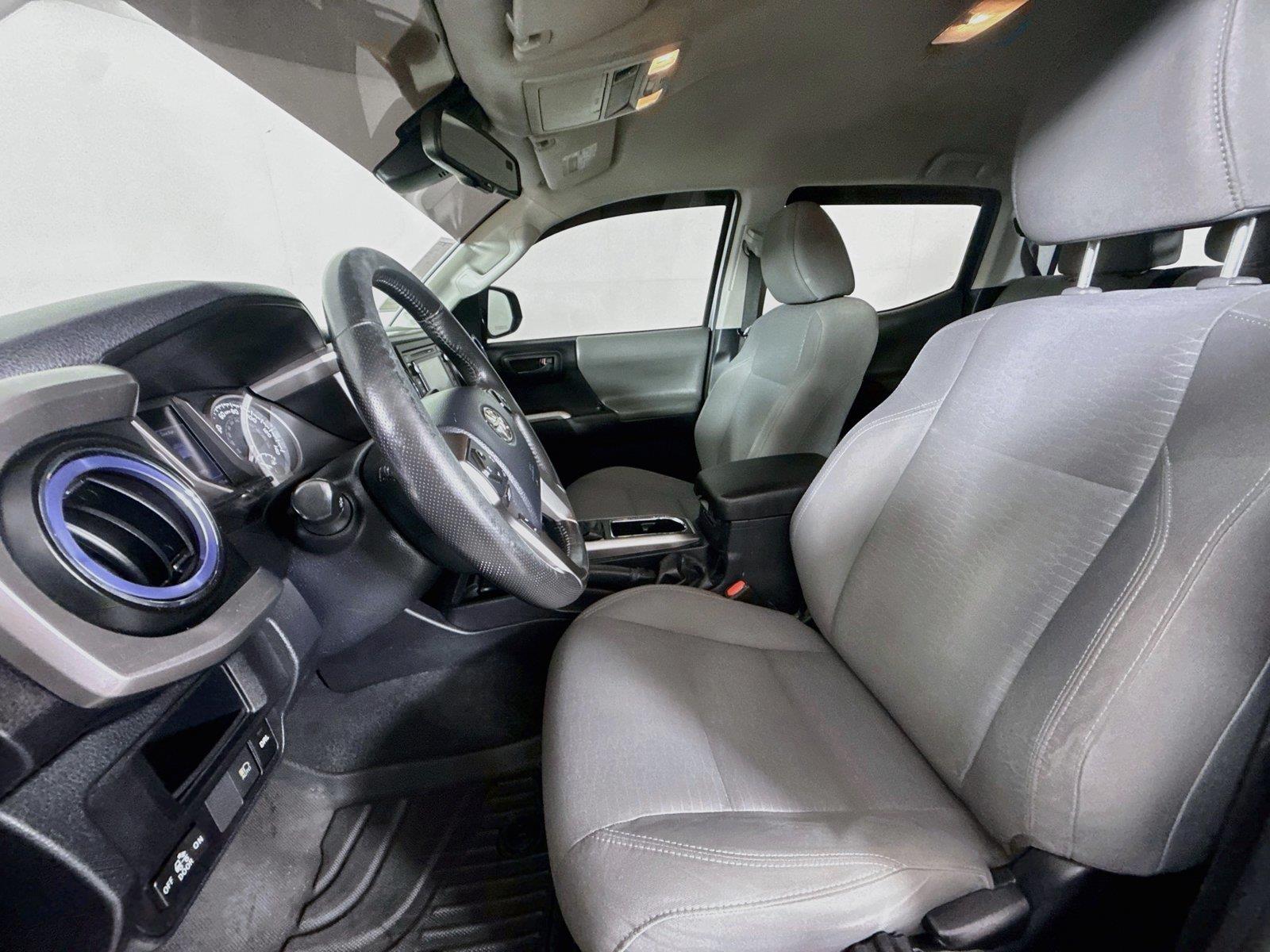 2019 Toyota Tacoma SR5 photo 2