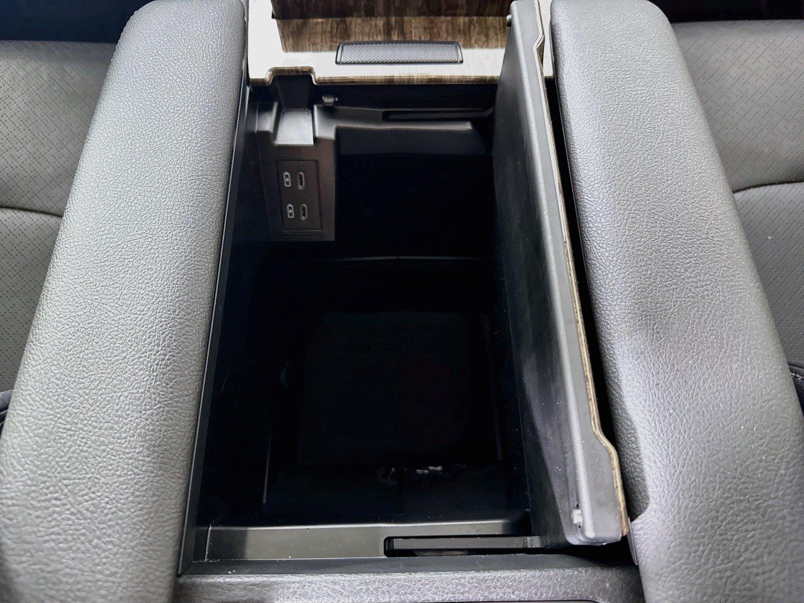 2025 Toyota Sienna Limited photo 36