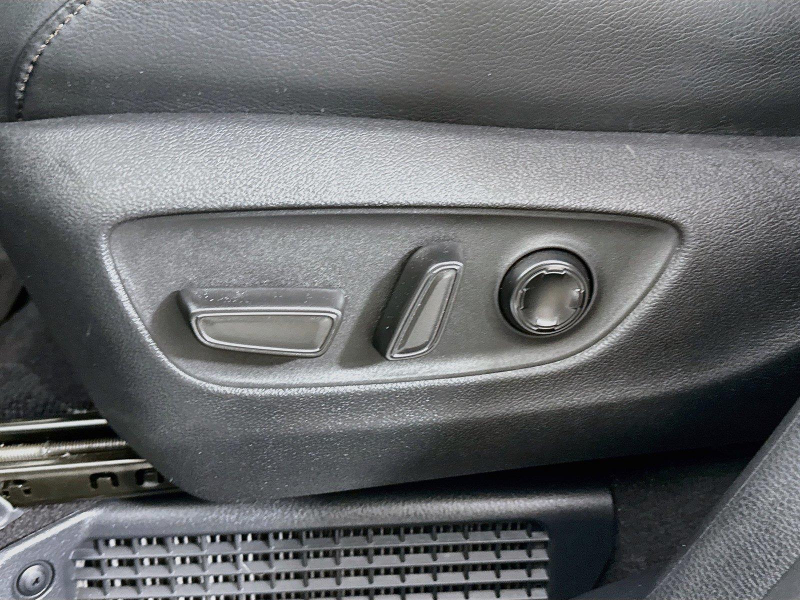 2025 Toyota Sienna Limited photo 32