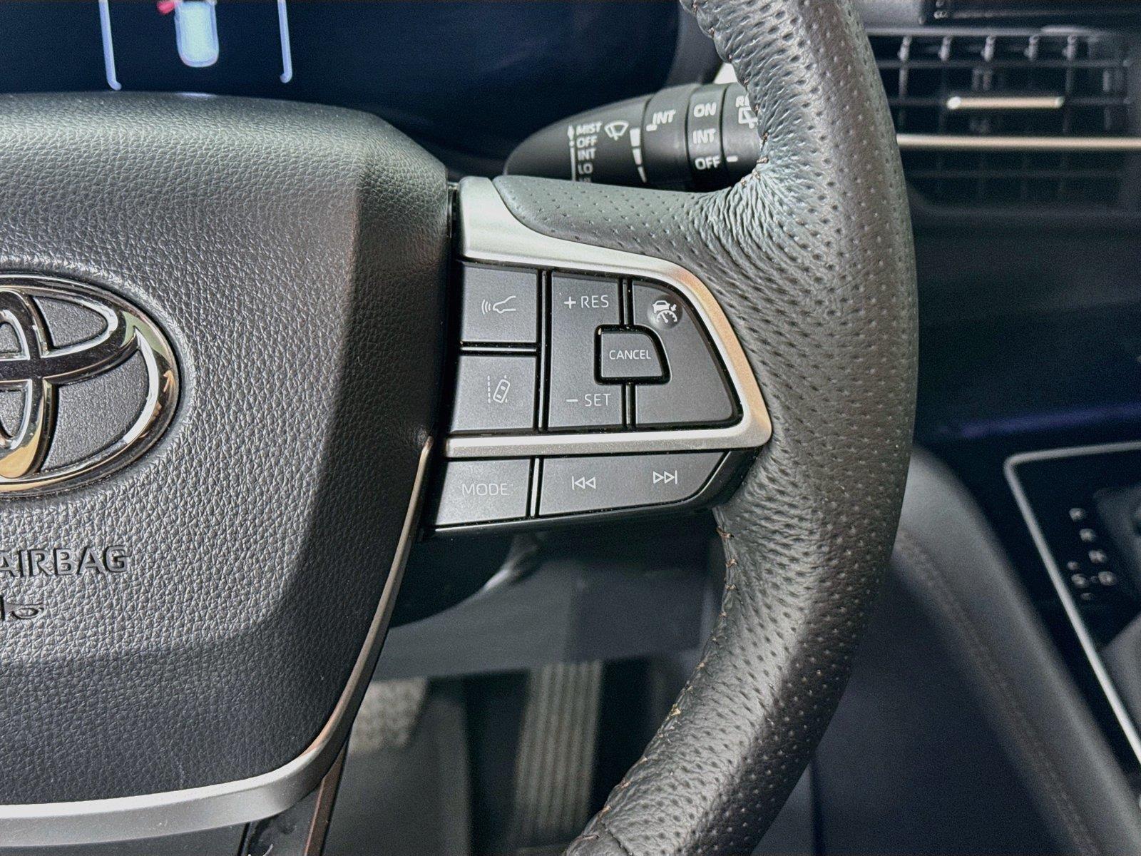 2025 Toyota Sienna Limited photo 19