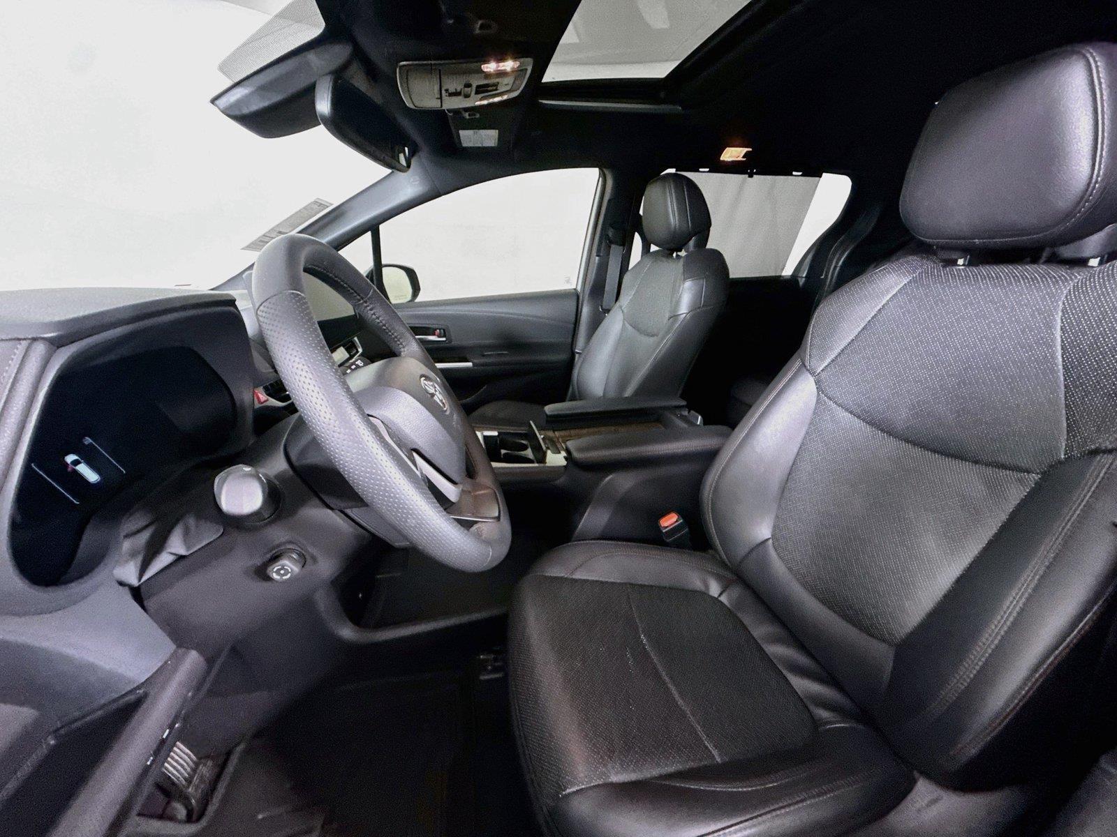 2025 Toyota Sienna Limited photo 2