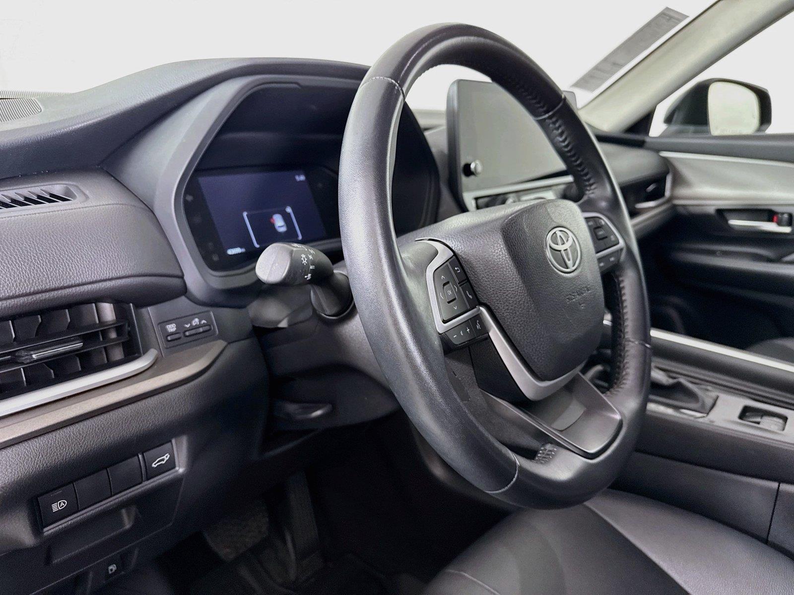 2025 Toyota Grand Highlander XLE photo 3